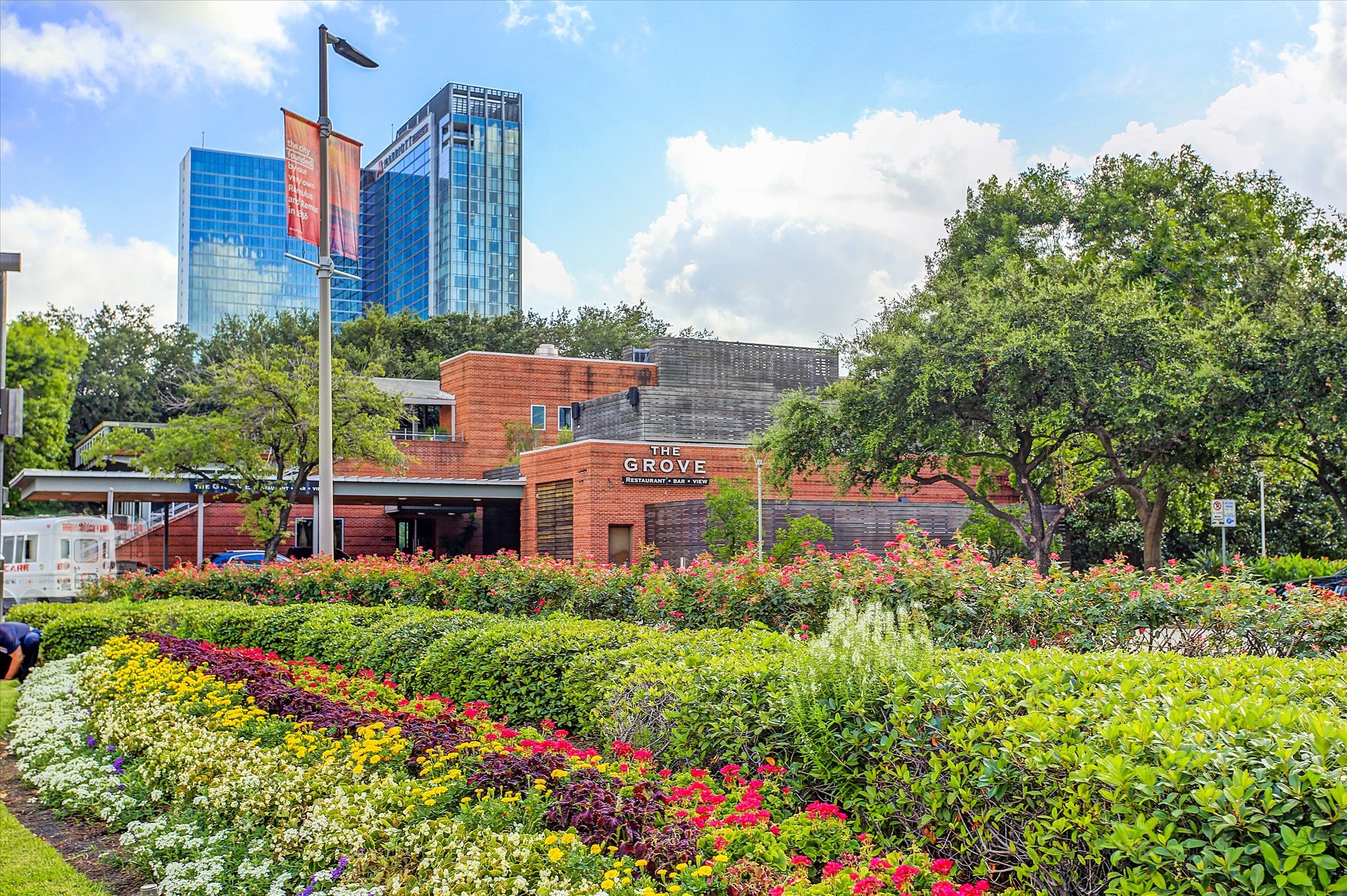 Discovery Green adds gardens, open lawns and public gathering space within downtown. Outdoor paths and landscaped areas offer a change of pace from the surrounding city streets.