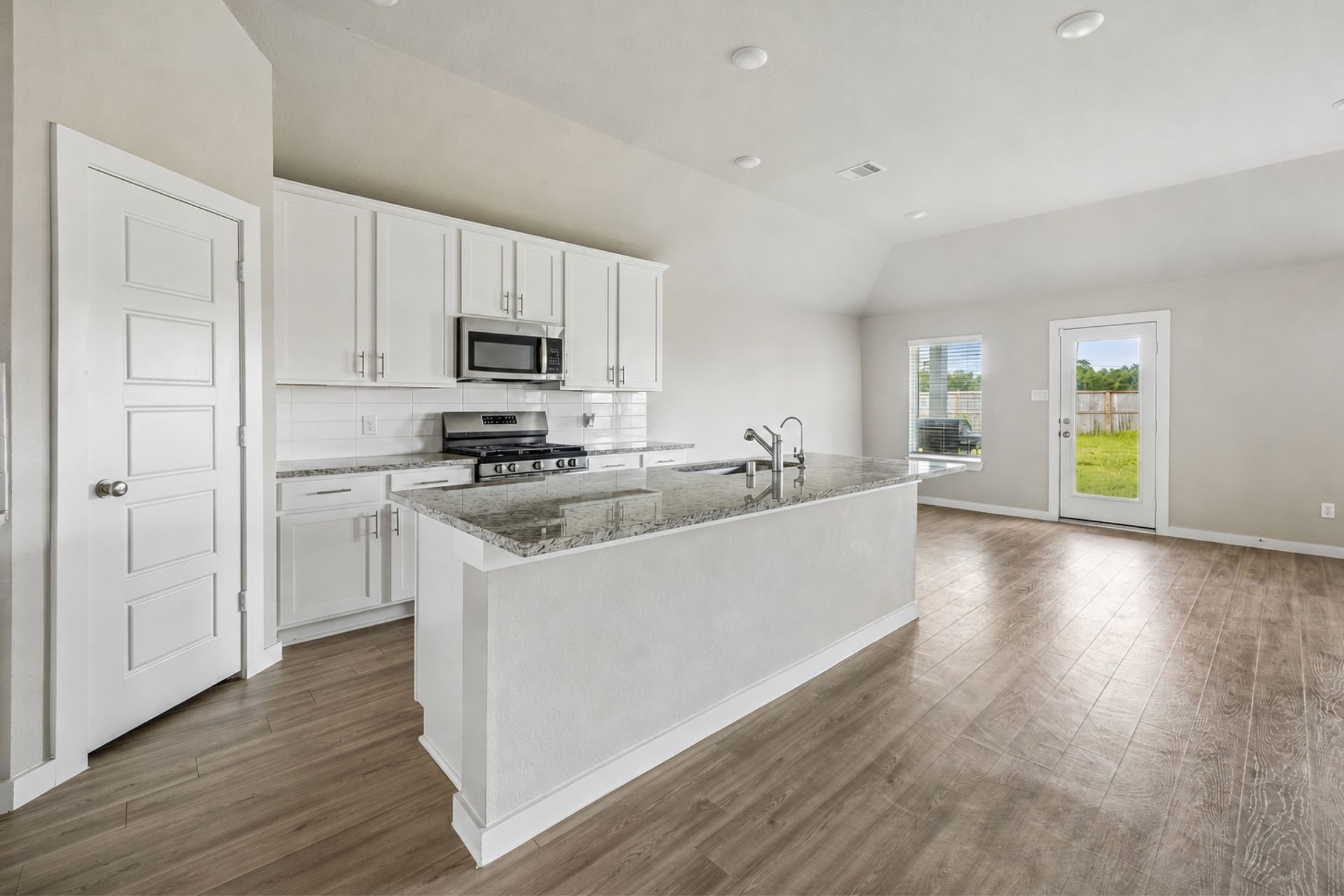 4989 Perennial Lane, La Marque, TX 77568