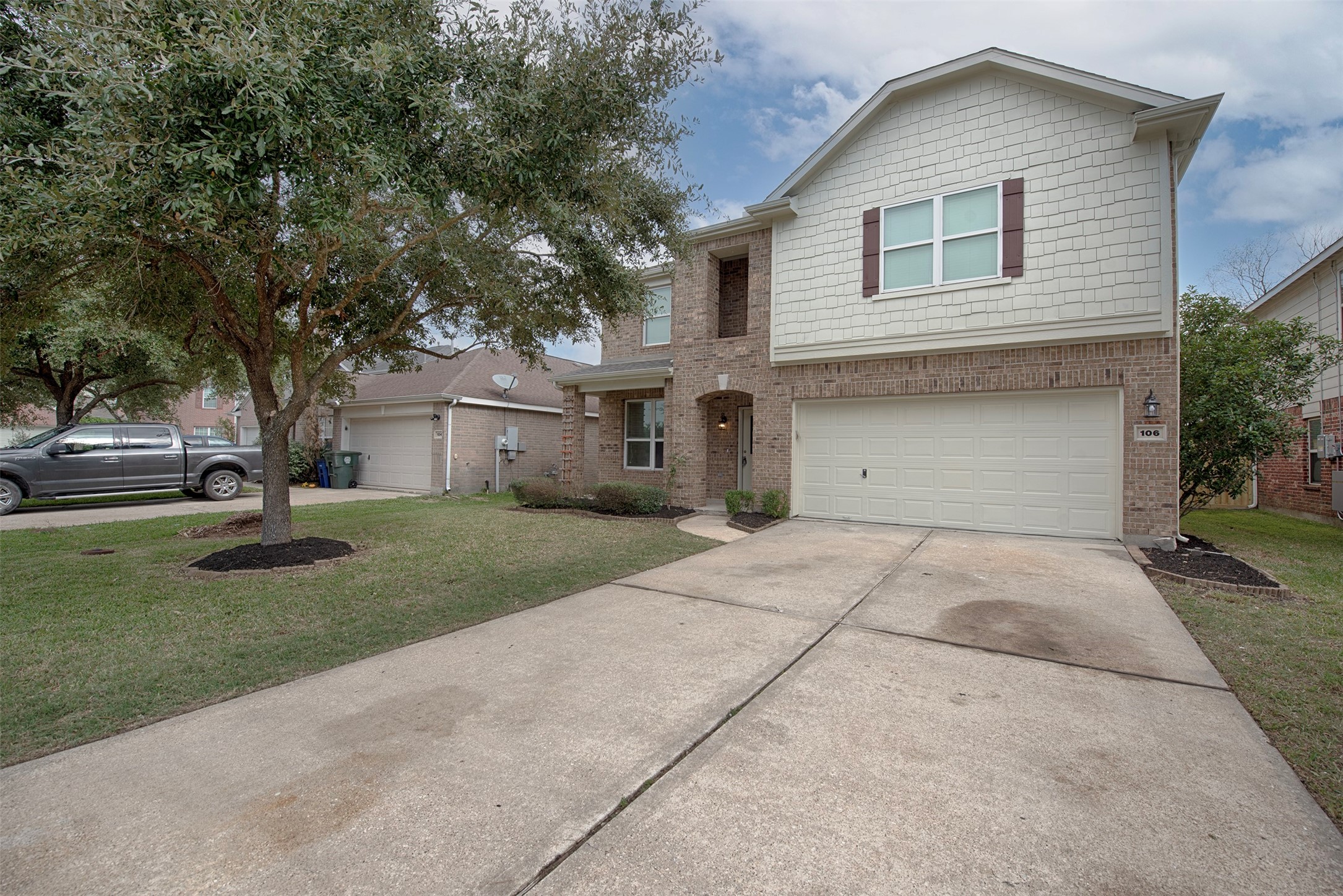 A view of the home which features a gorgeous oak tree and spacious front yard. Home is minutes from I 45 for commuters.
