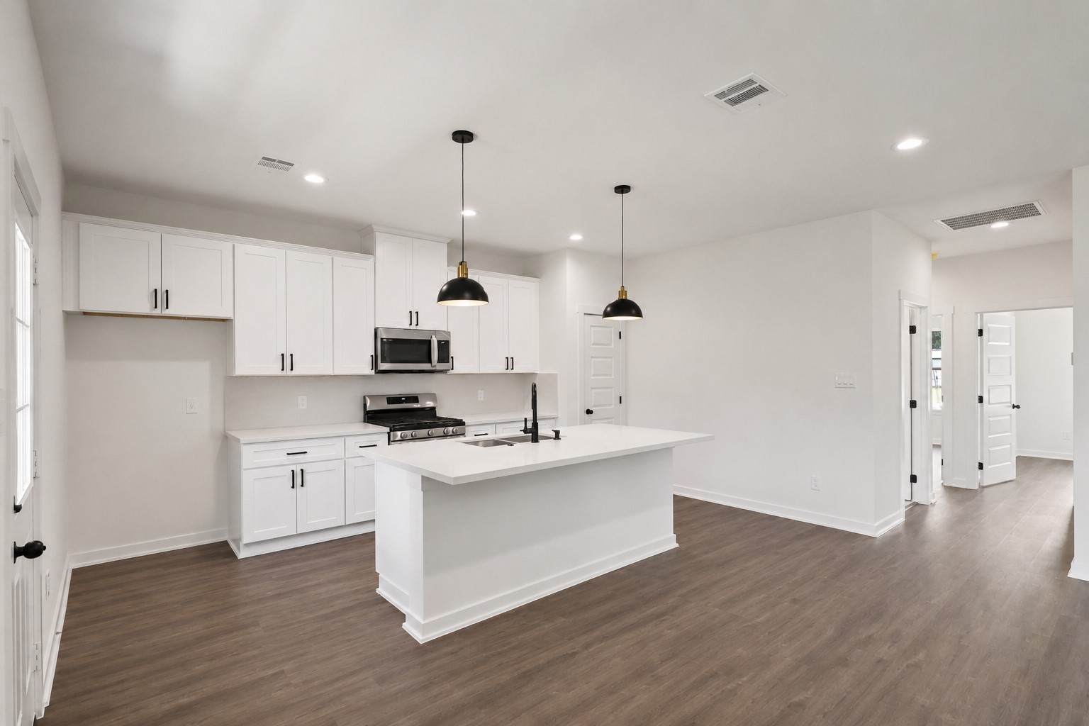 Stunning kitchen with Quartz
