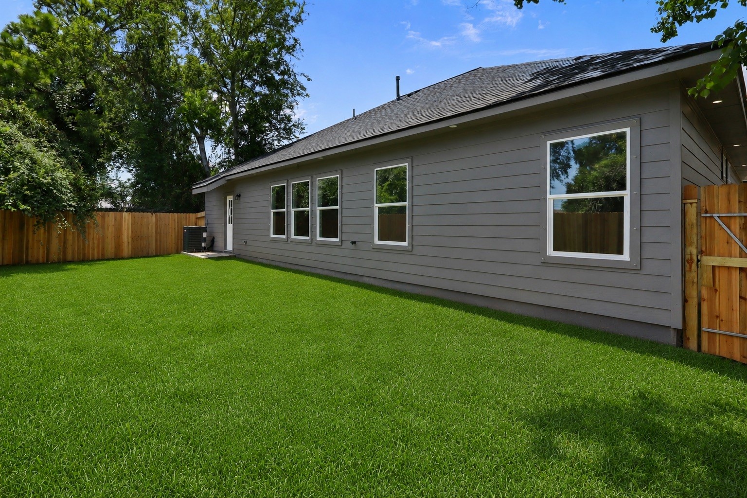 Another view of the Patio fully fenced