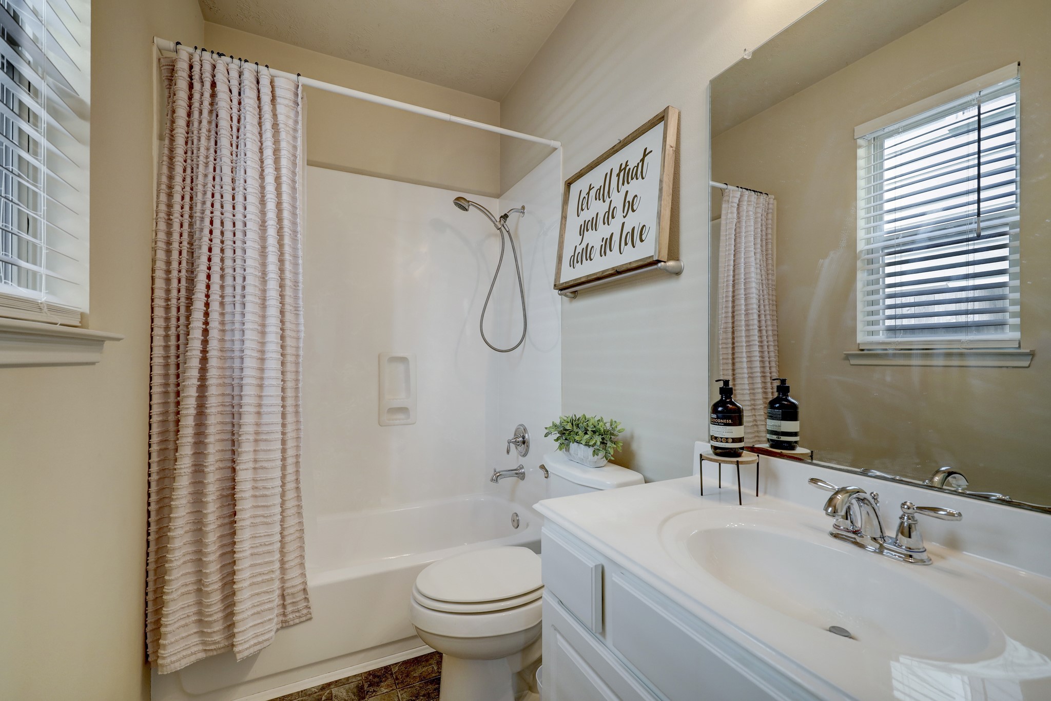 3323 Masters Point Drive, Houston, TX 77091