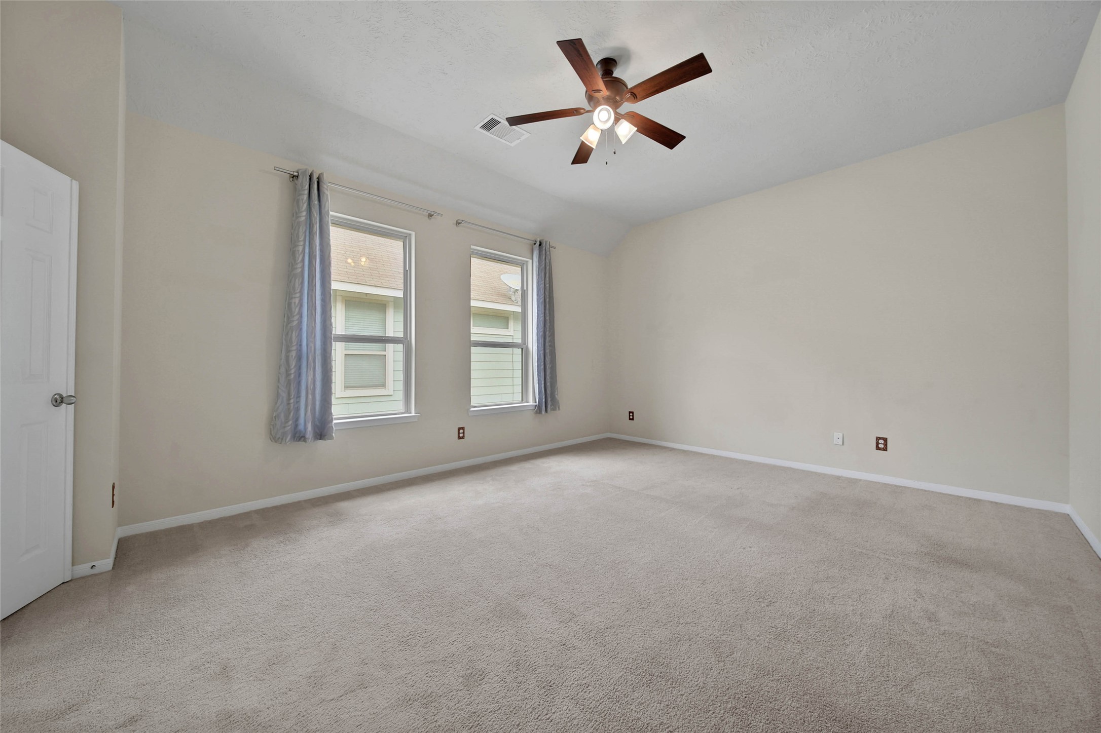 3323 Masters Point Drive, Houston, TX 77091