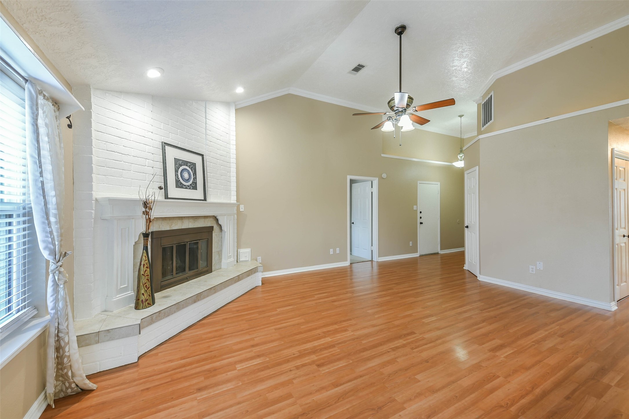 2002 Edinburg Avenue, League City, TX 77573