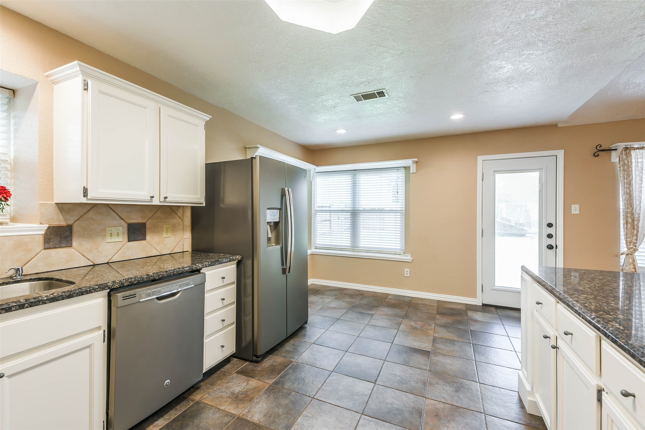 2002 Edinburg Avenue, League City, TX 77573