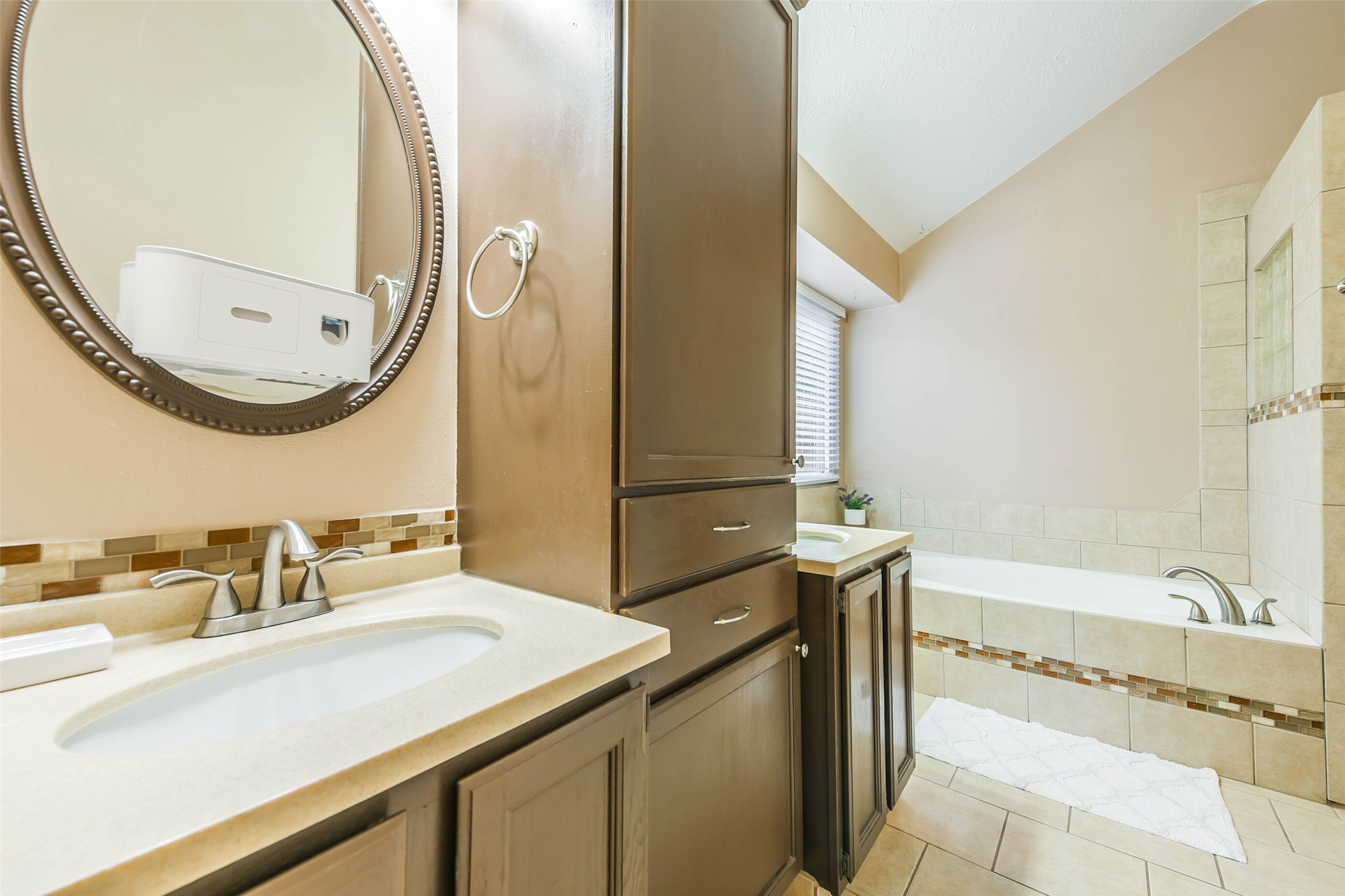 2002 Edinburg Avenue, League City, TX 77573