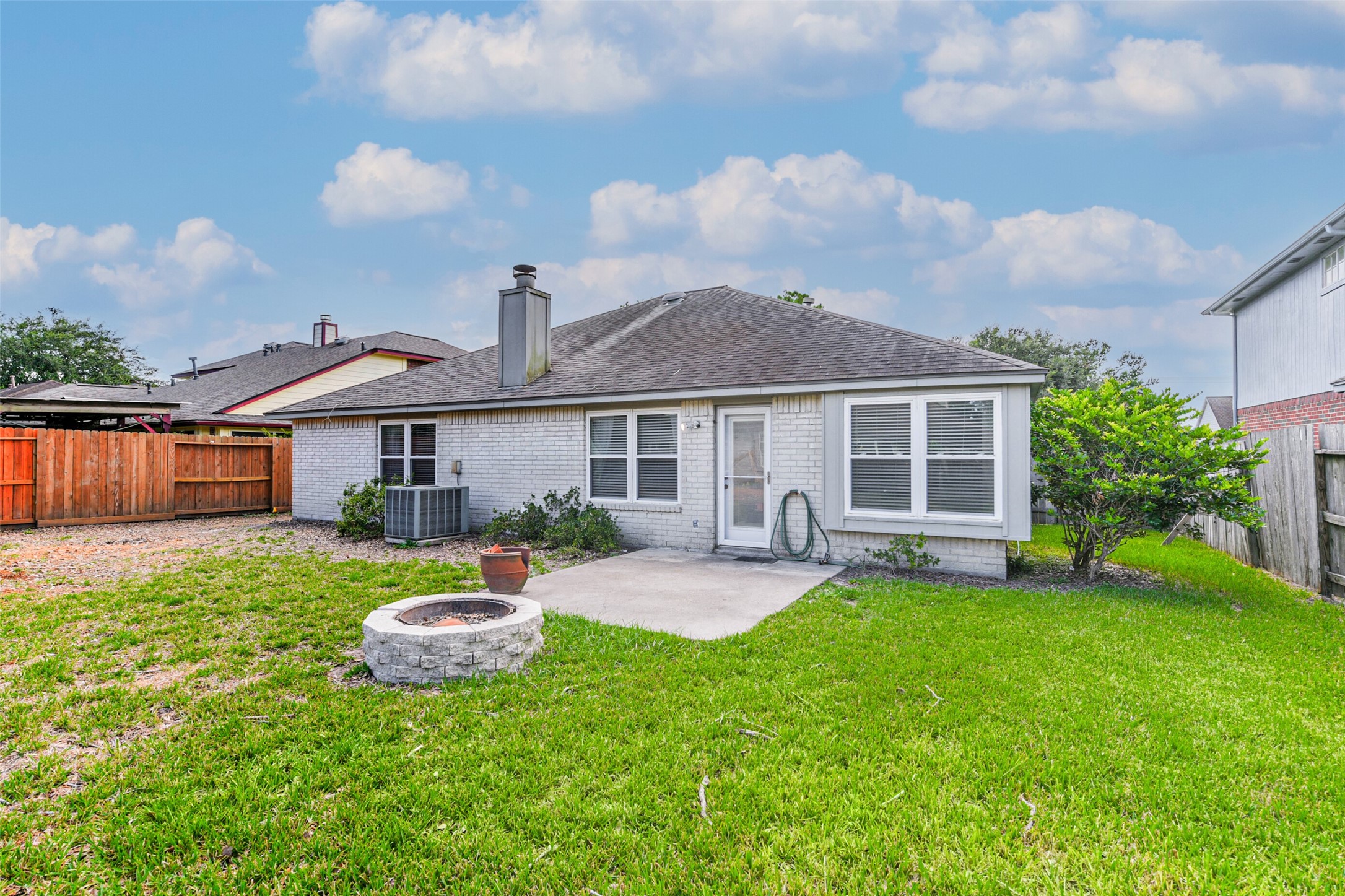 2002 Edinburg Avenue, League City, TX 77573