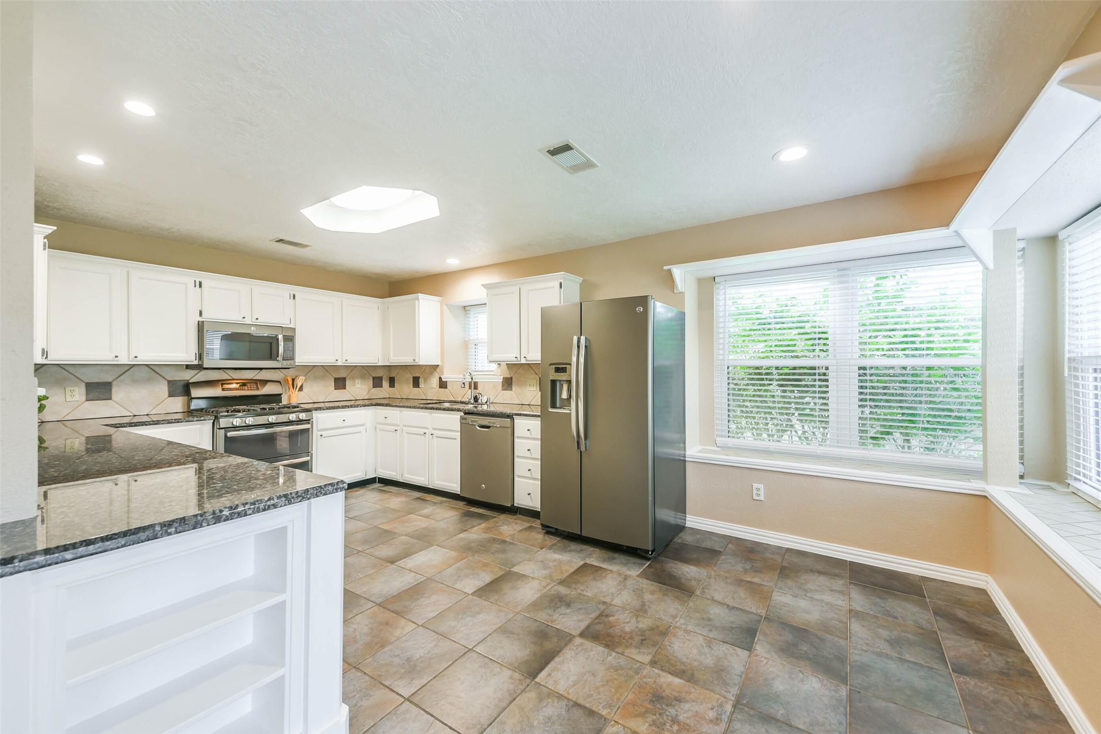 2002 Edinburg Avenue, League City, TX 77573