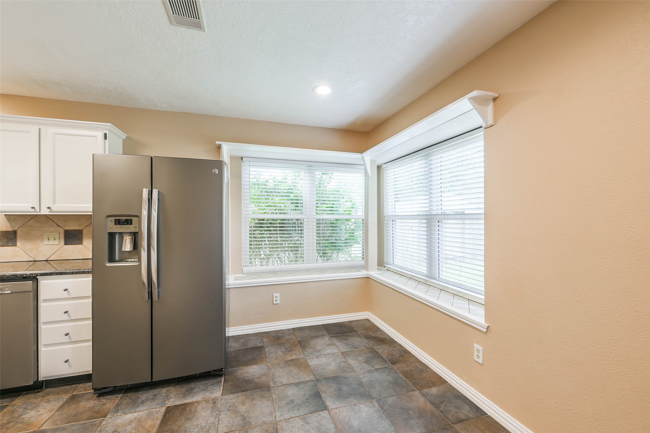 2002 Edinburg Avenue, League City, TX 77573
