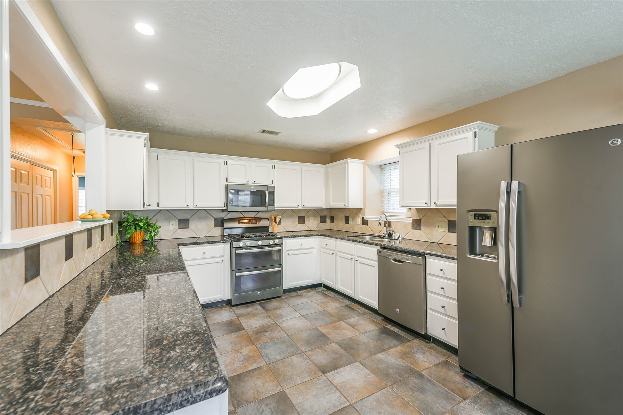 2002 Edinburg Avenue, League City, TX 77573