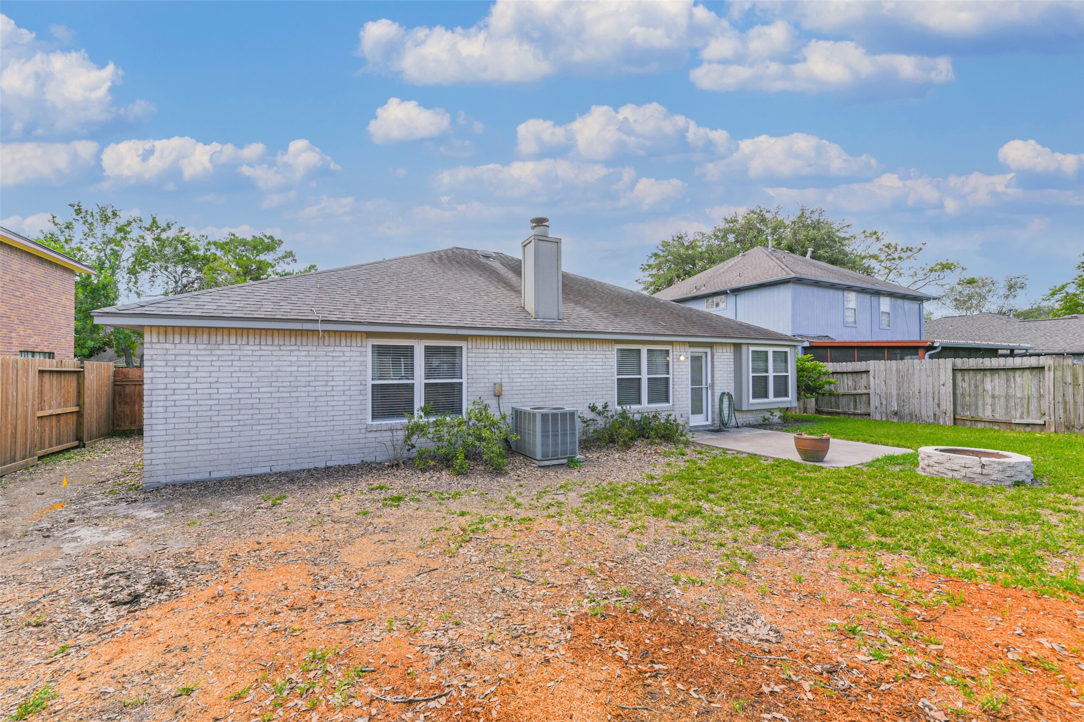 2002 Edinburg Avenue, League City, TX 77573