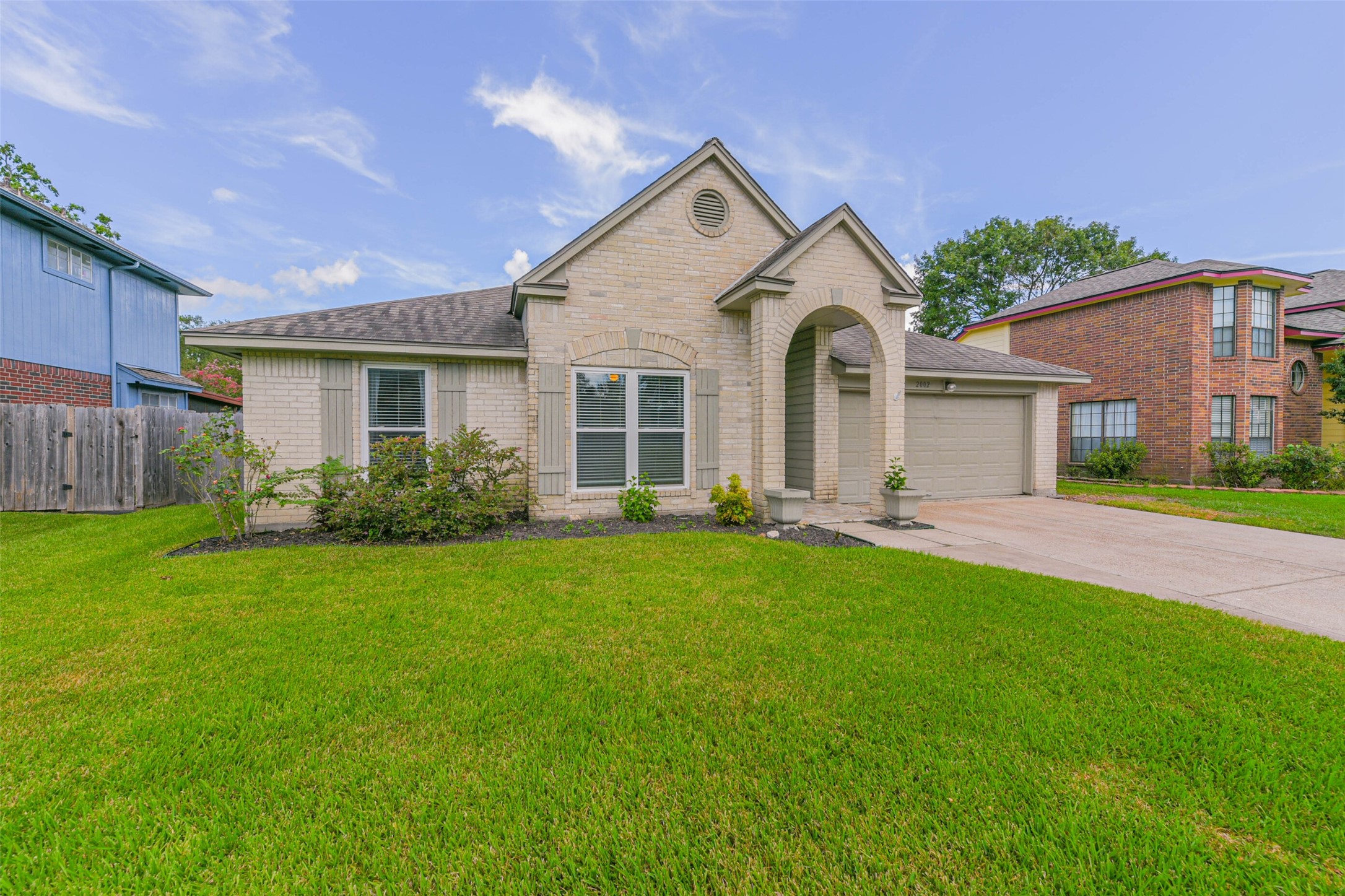 2002 Edinburg Avenue, League City, TX 77573