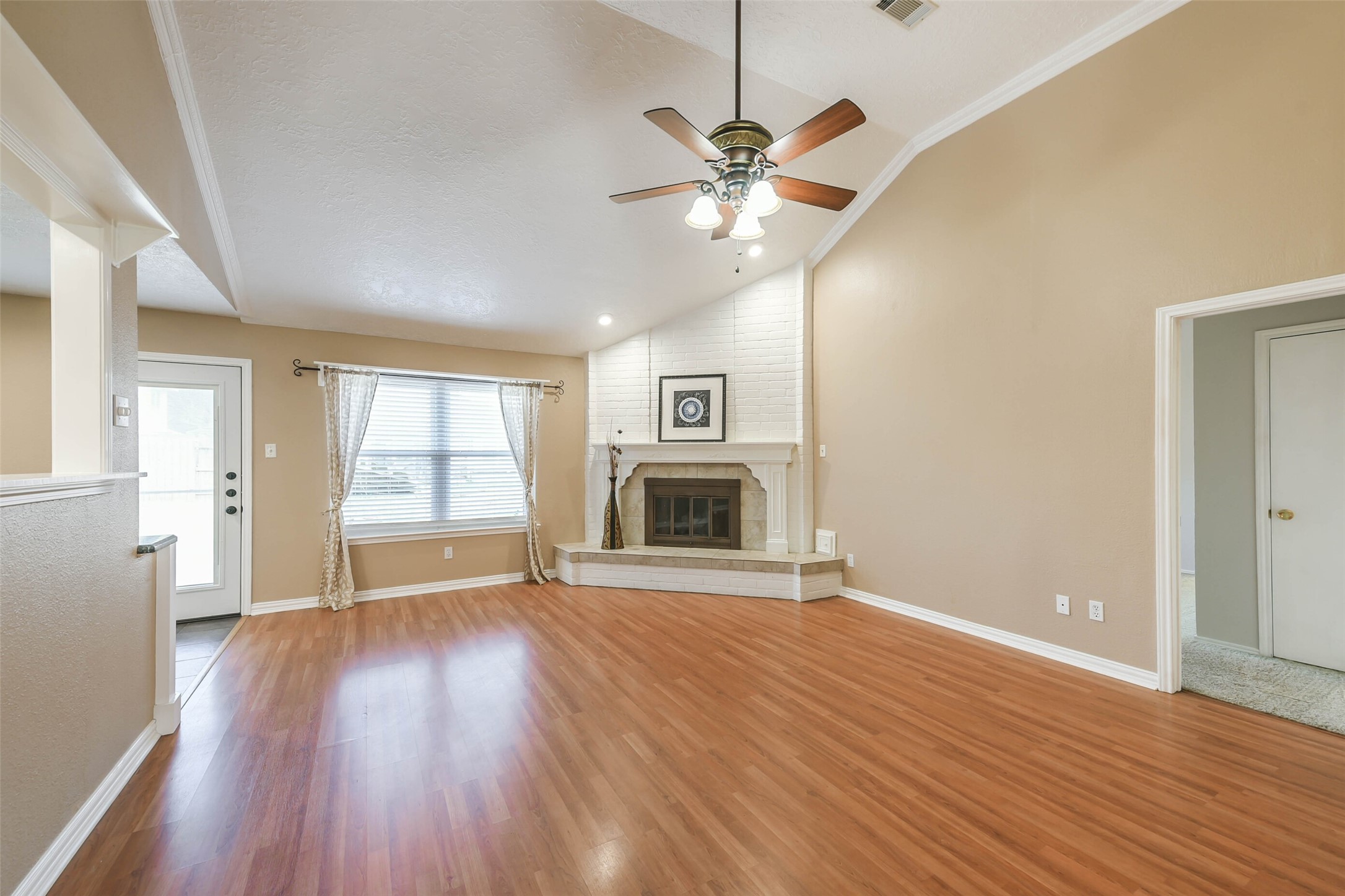2002 Edinburg Avenue, League City, TX 77573