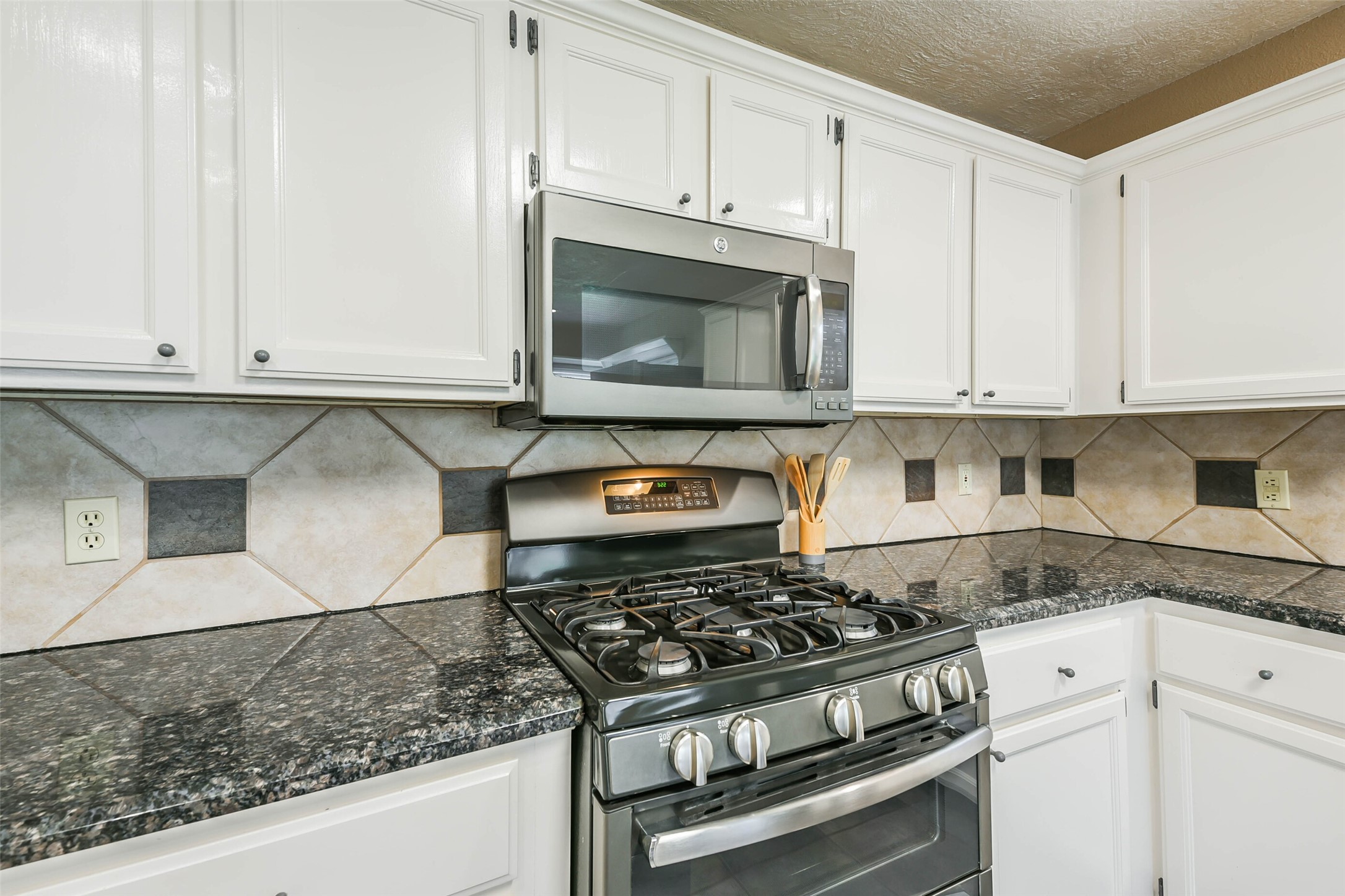 2002 Edinburg Avenue, League City, TX 77573