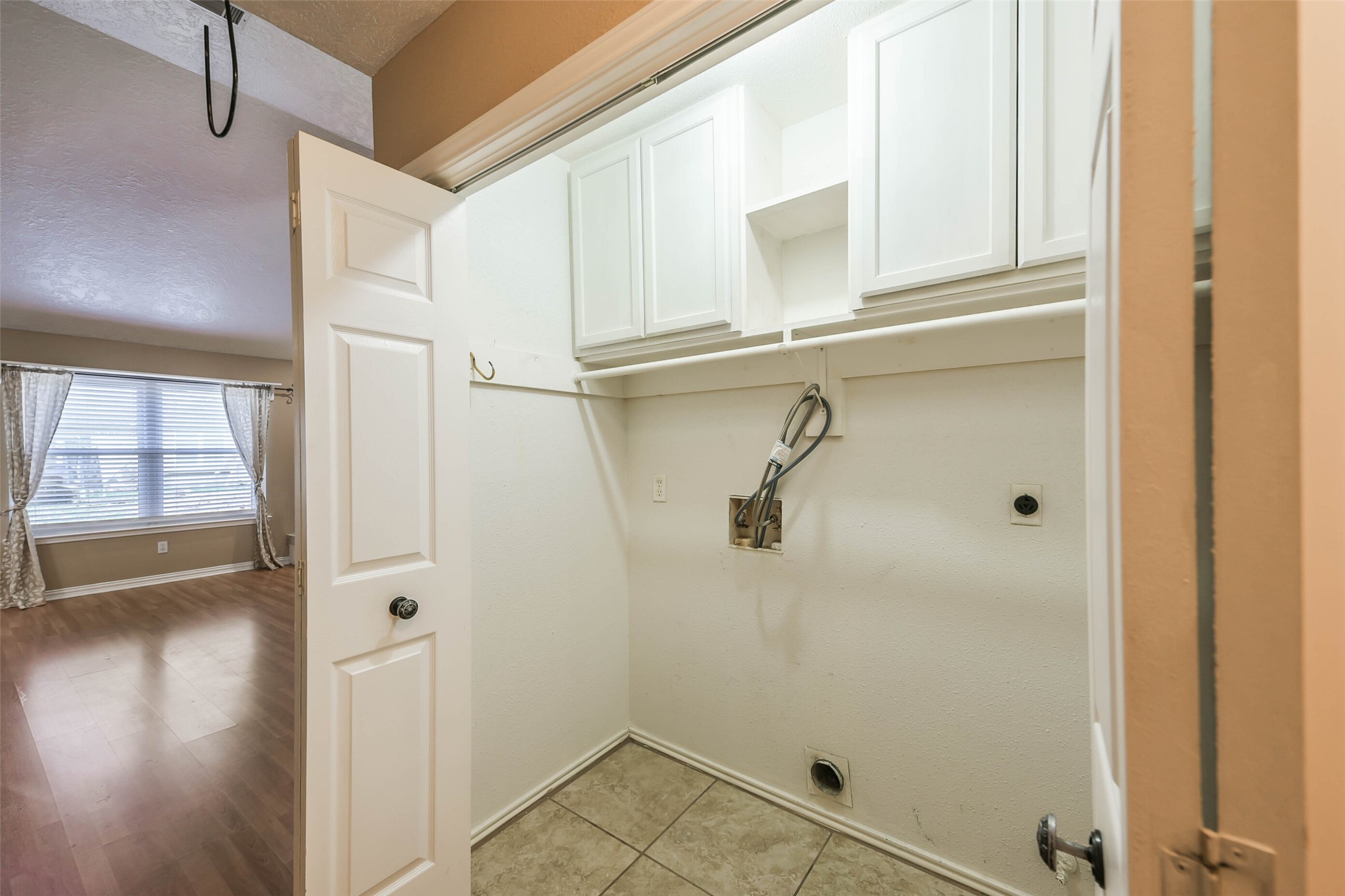 2002 Edinburg Avenue, League City, TX 77573