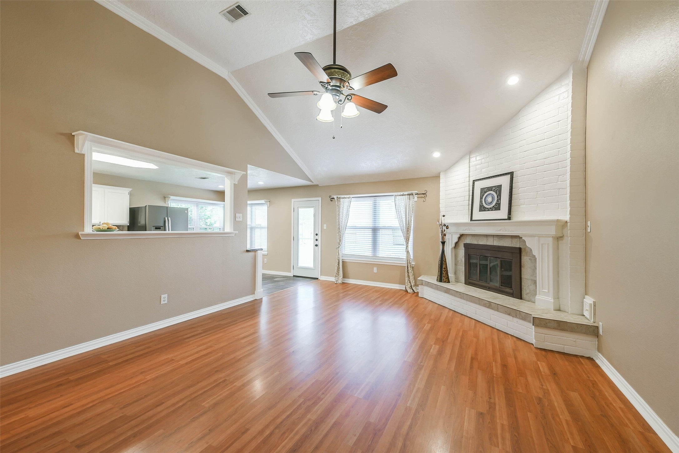 2002 Edinburg Avenue, League City, TX 77573