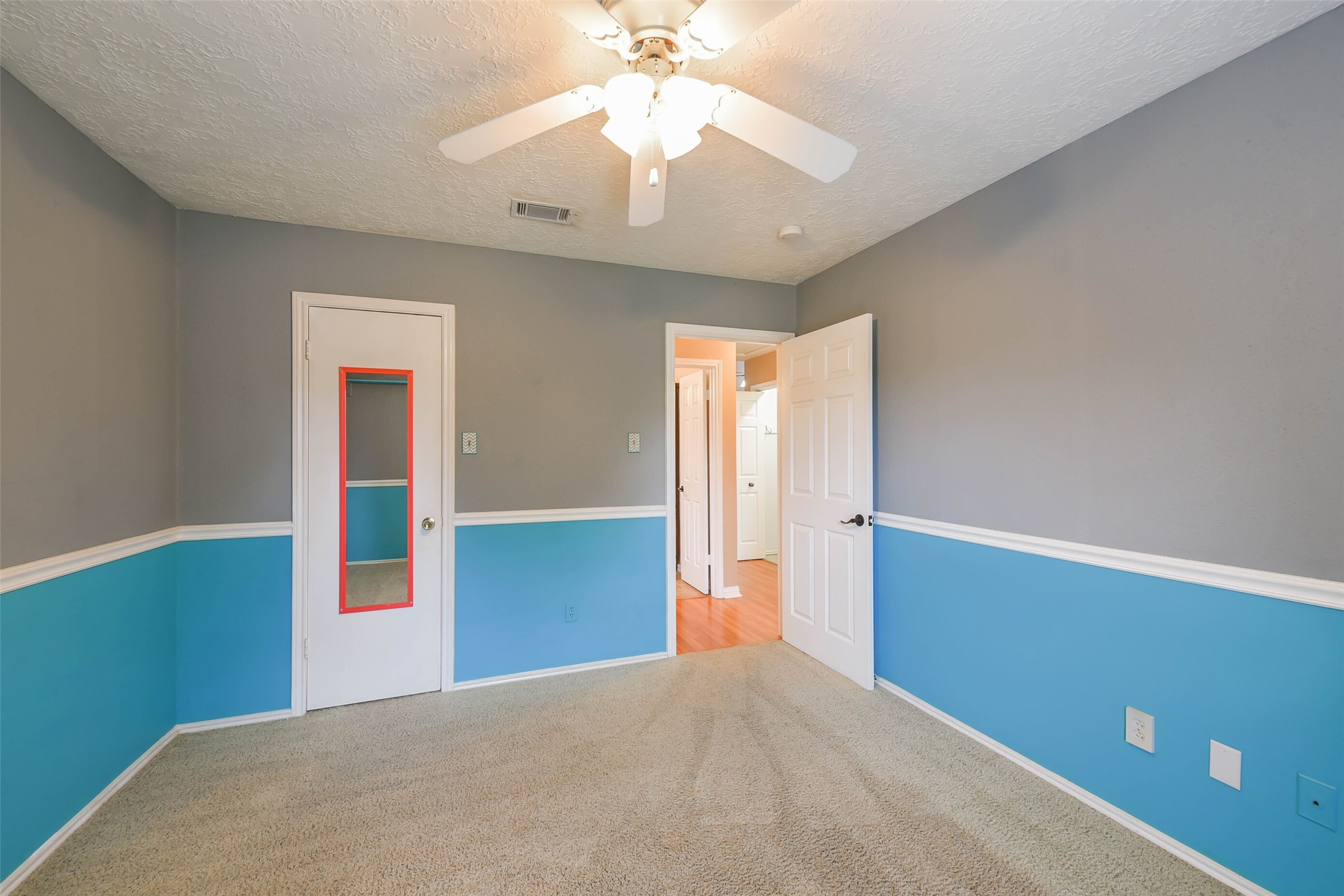 2002 Edinburg Avenue, League City, TX 77573
