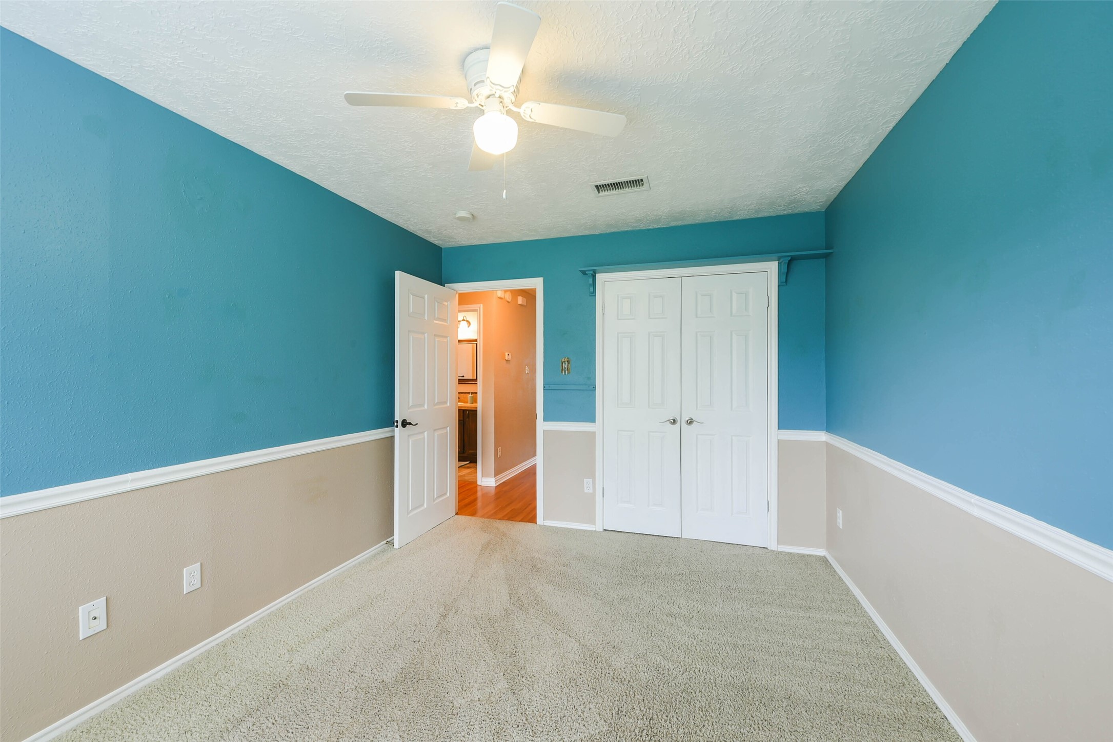 2002 Edinburg Avenue, League City, TX 77573