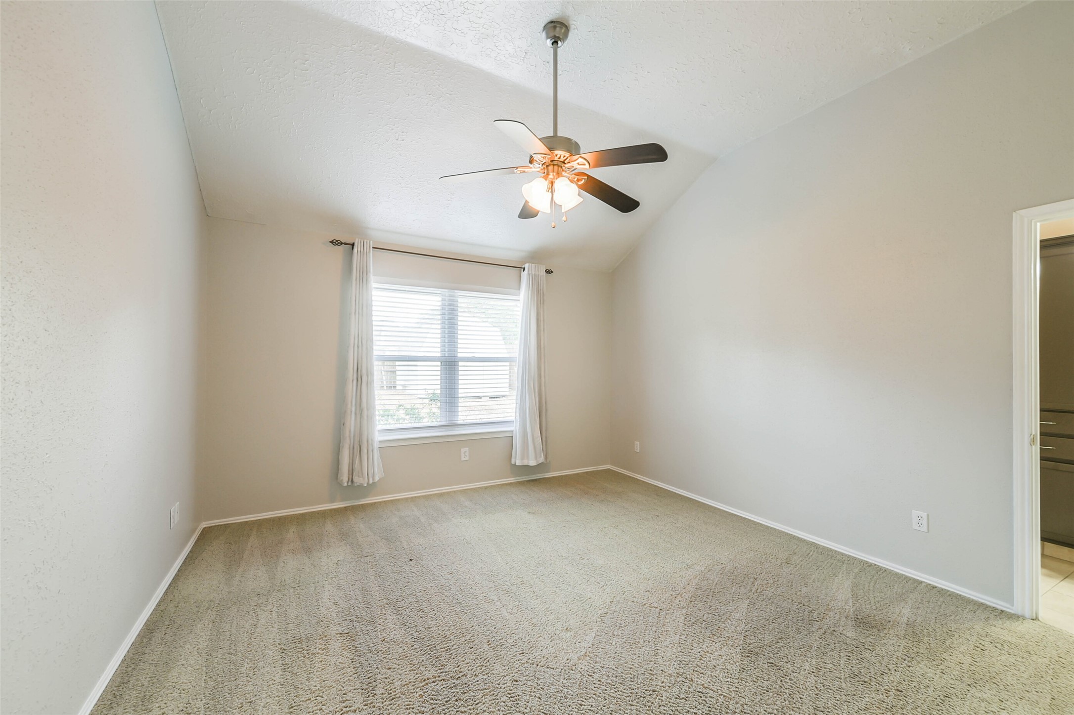 2002 Edinburg Avenue, League City, TX 77573