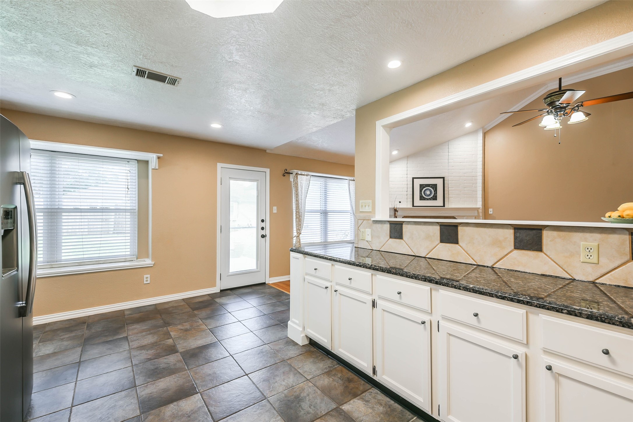 2002 Edinburg Avenue, League City, TX 77573