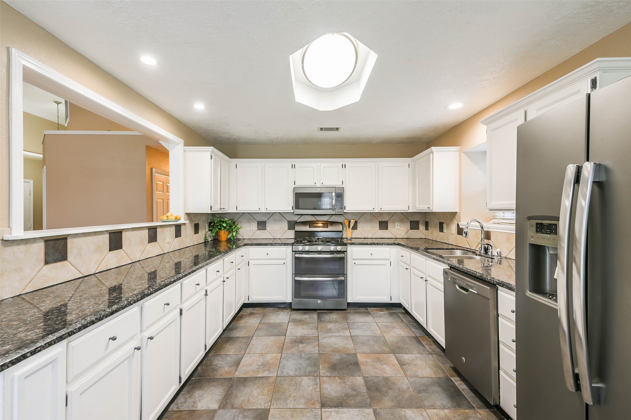 2002 Edinburg Avenue, League City, TX 77573