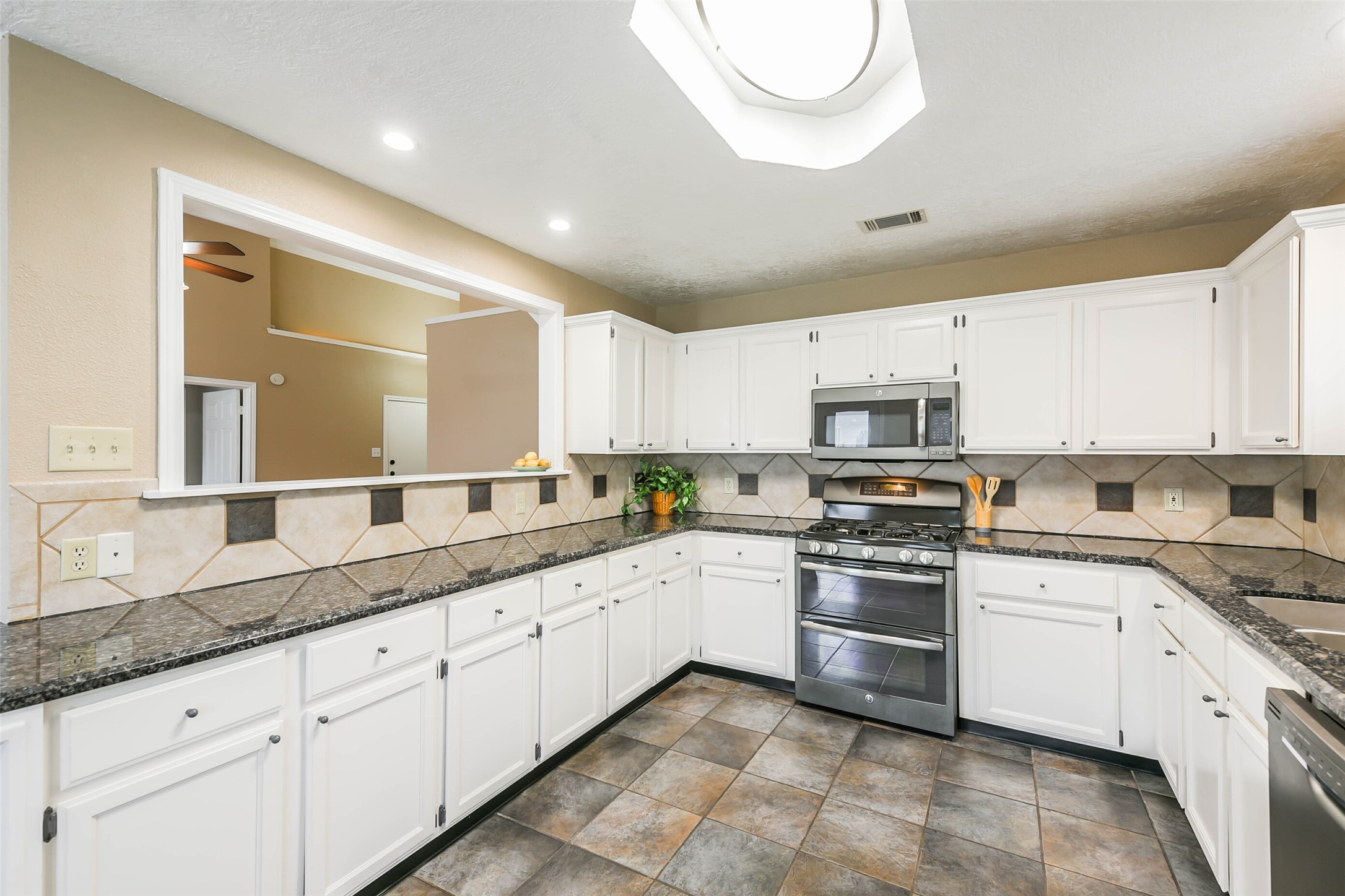 2002 Edinburg Avenue, League City, TX 77573