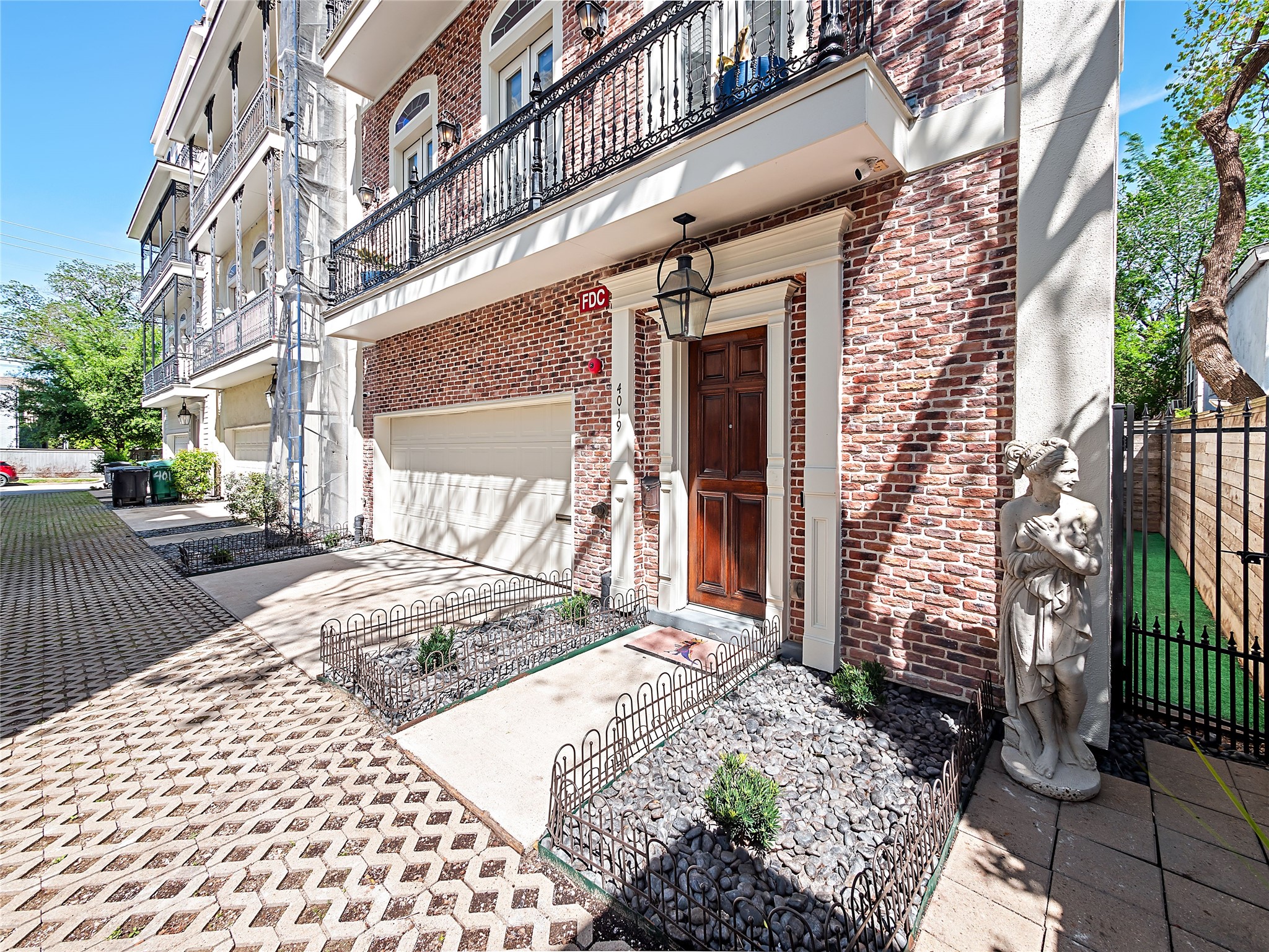 4019 Driscoll Street, Houston, TX 77098 4019 Driscoll Street, Houston, TX 77098