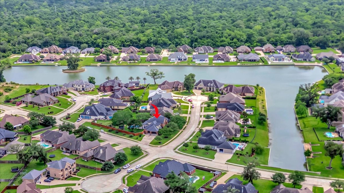 51 Deerwood Court, Lake Jackson, TX 77566