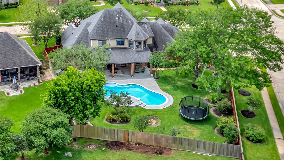 51 Deerwood Court, Lake Jackson, TX 77566