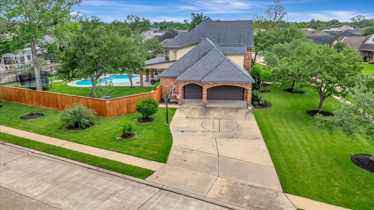 51 Deerwood Court, Lake Jackson, TX 77566