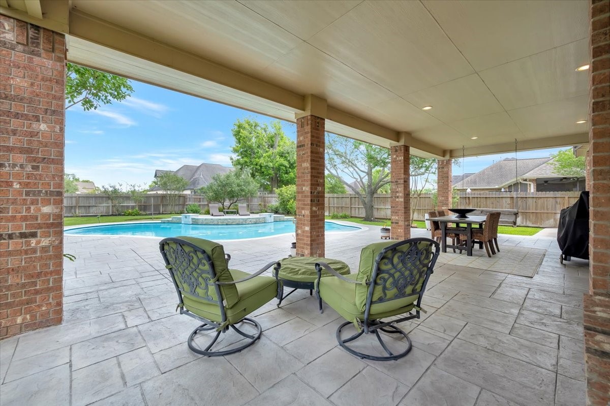 51 Deerwood Court, Lake Jackson, TX 77566