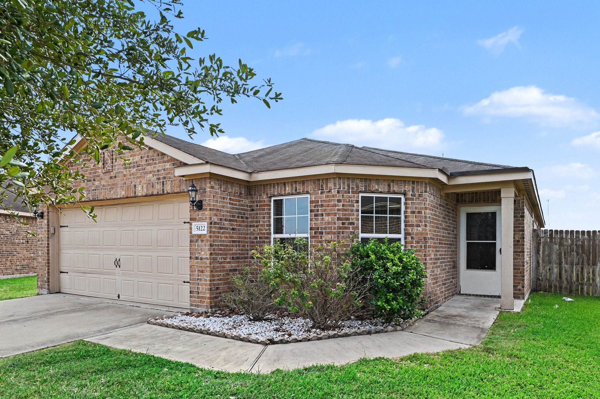 Charming single-story with an inviting curb appeal. Charming single-story with an inviting curb appeal.
