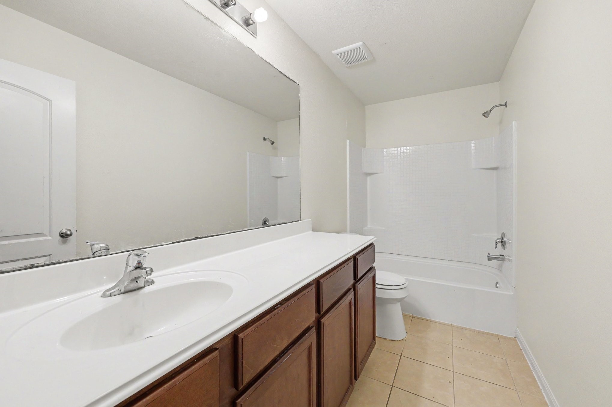 Full Bathroom 1