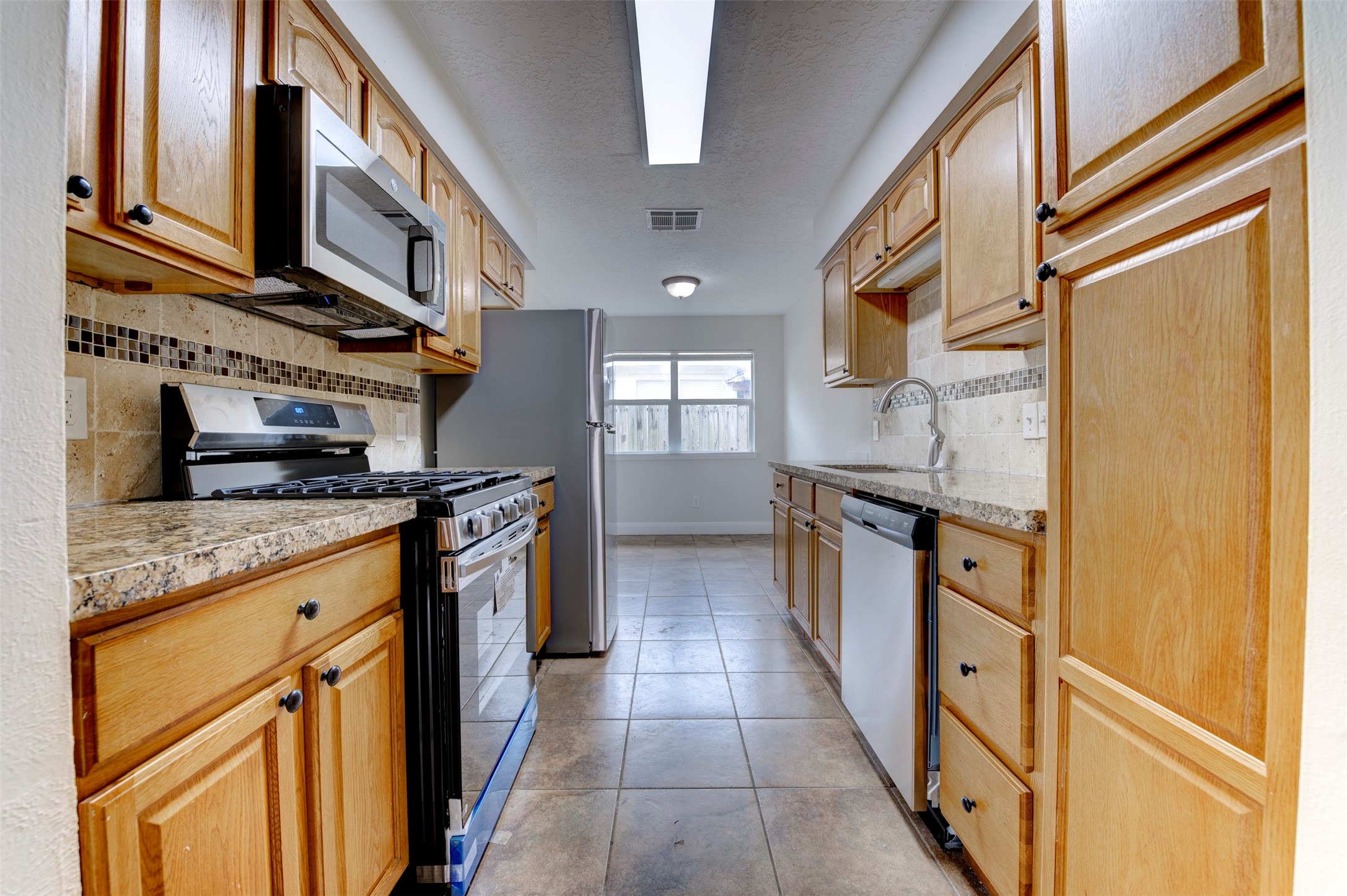 4814 Big Reef Drive, Bacliff, TX 77518