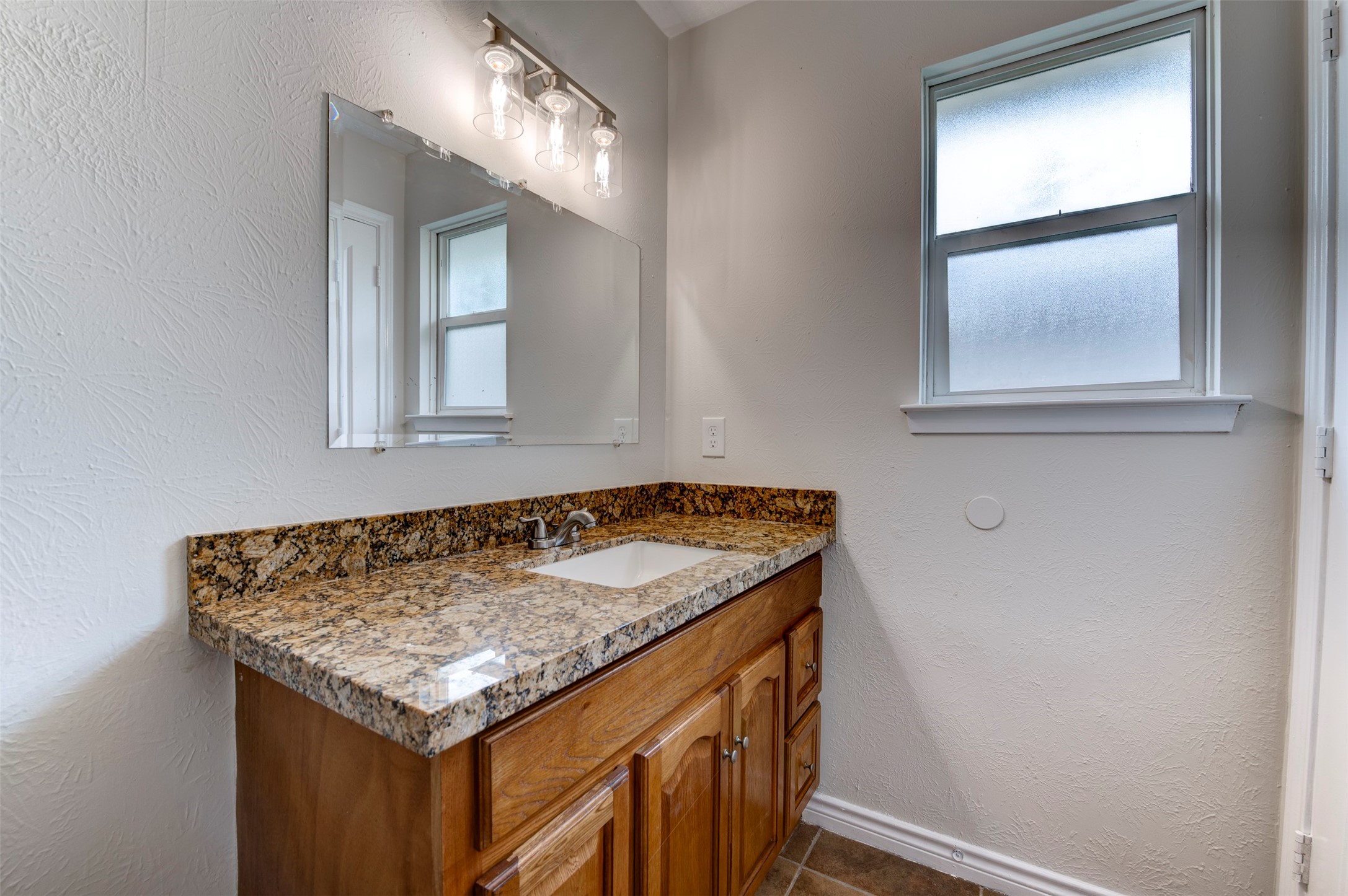 4814 Big Reef Drive, Bacliff, TX 77518
