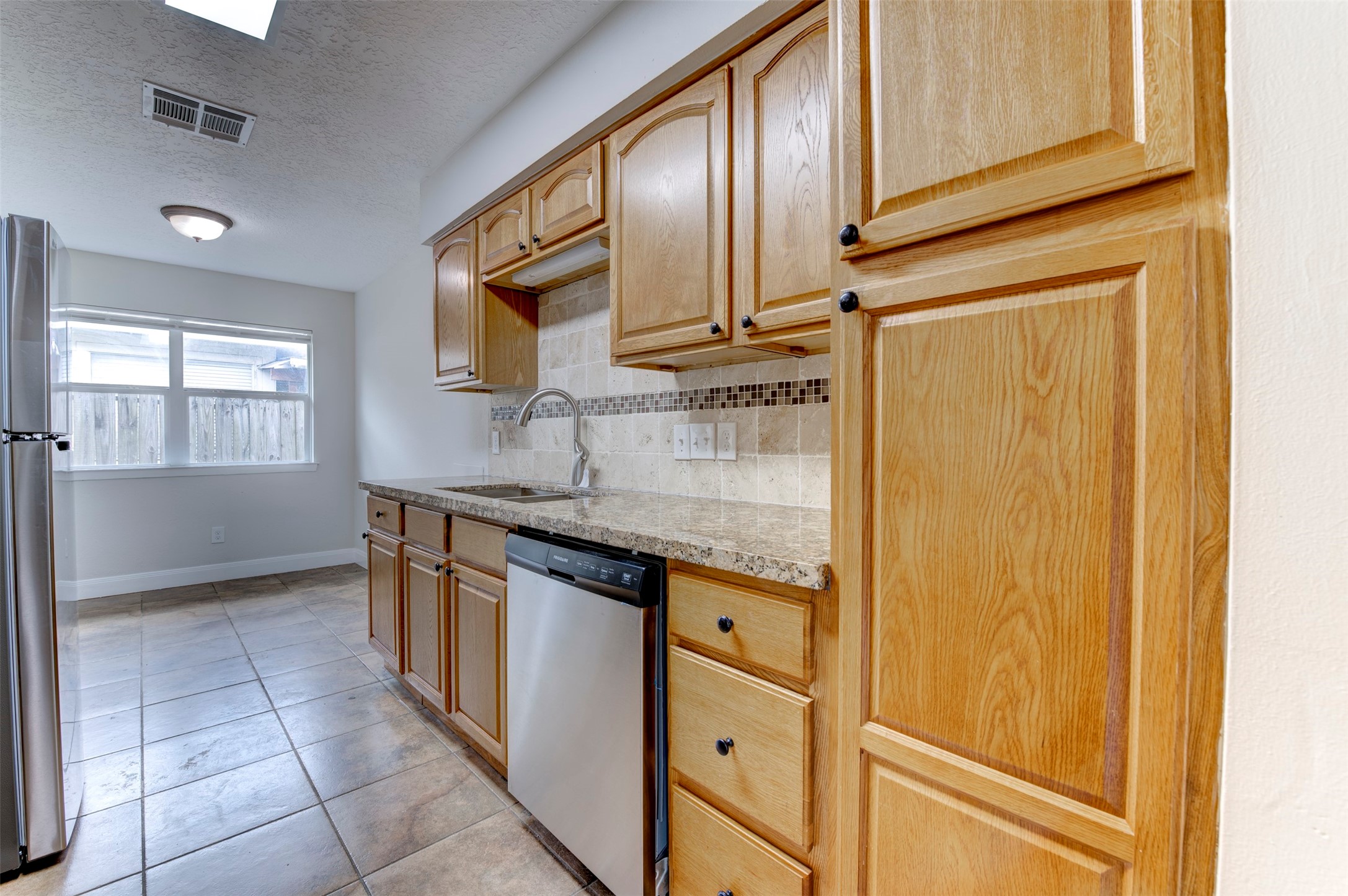 4814 Big Reef Drive, Bacliff, TX 77518