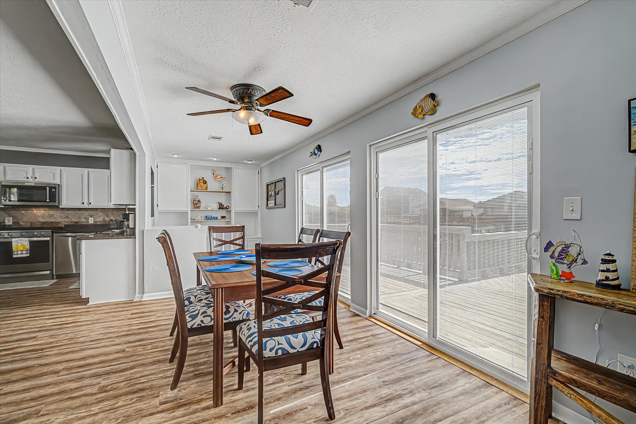 400 Ling, Bayou Vista, TX 77563
