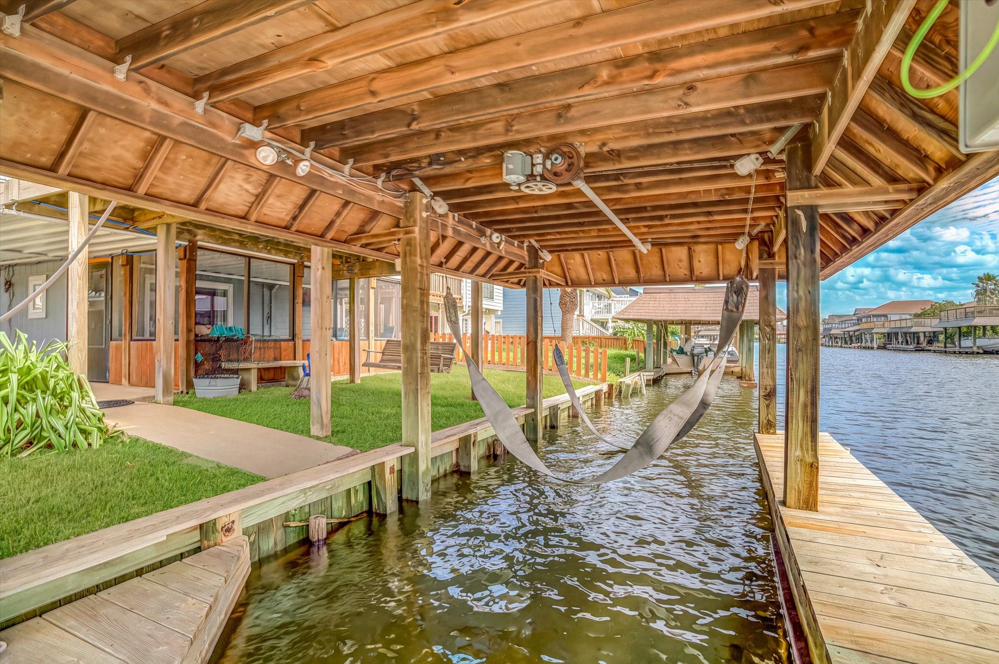 400 Ling, Bayou Vista, TX 77563
