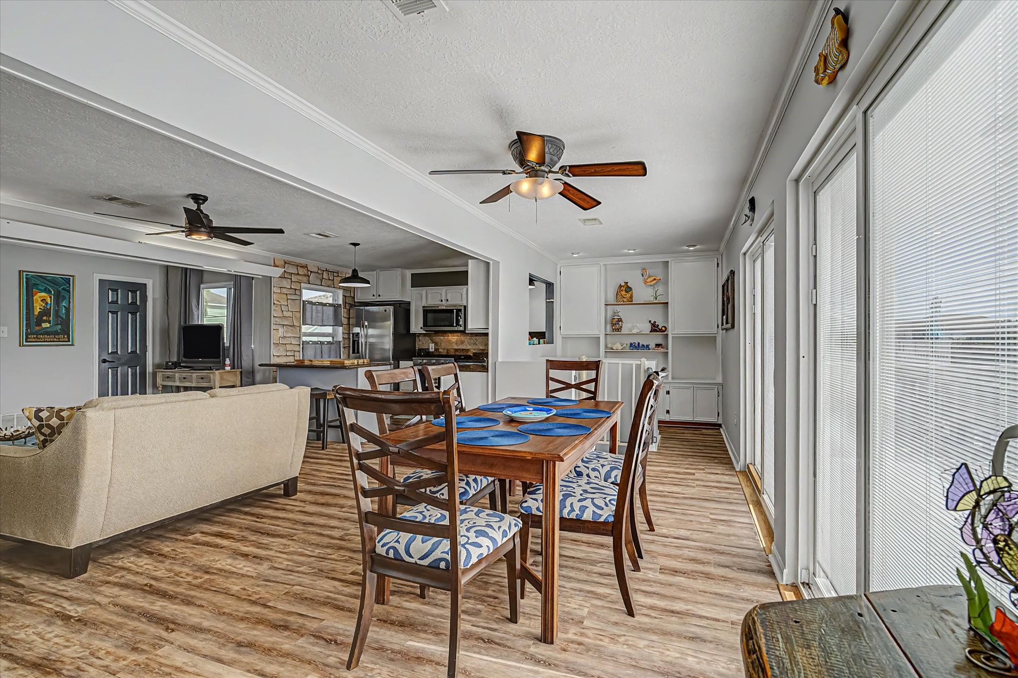 400 Ling, Bayou Vista, TX 77563