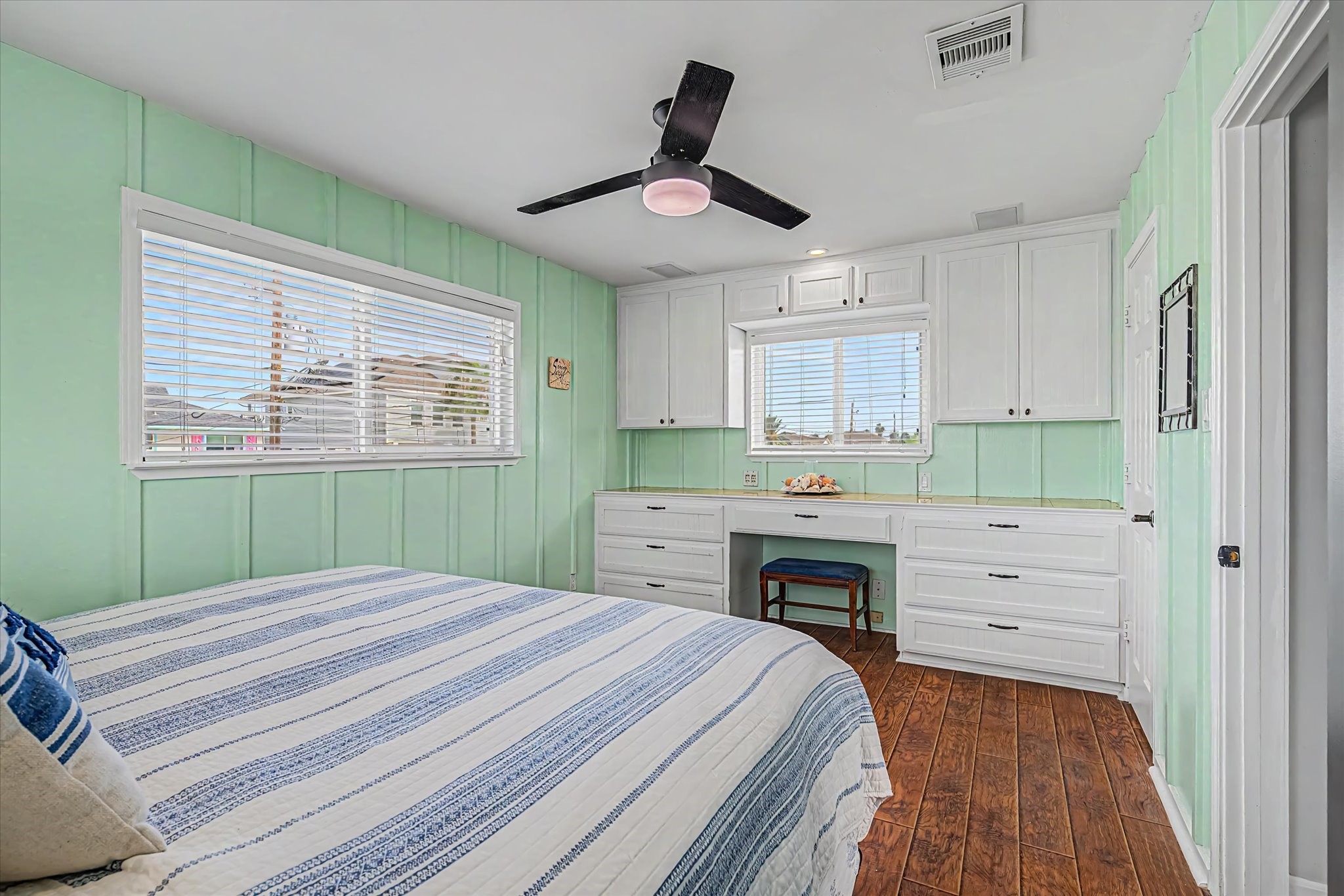 400 Ling, Bayou Vista, TX 77563