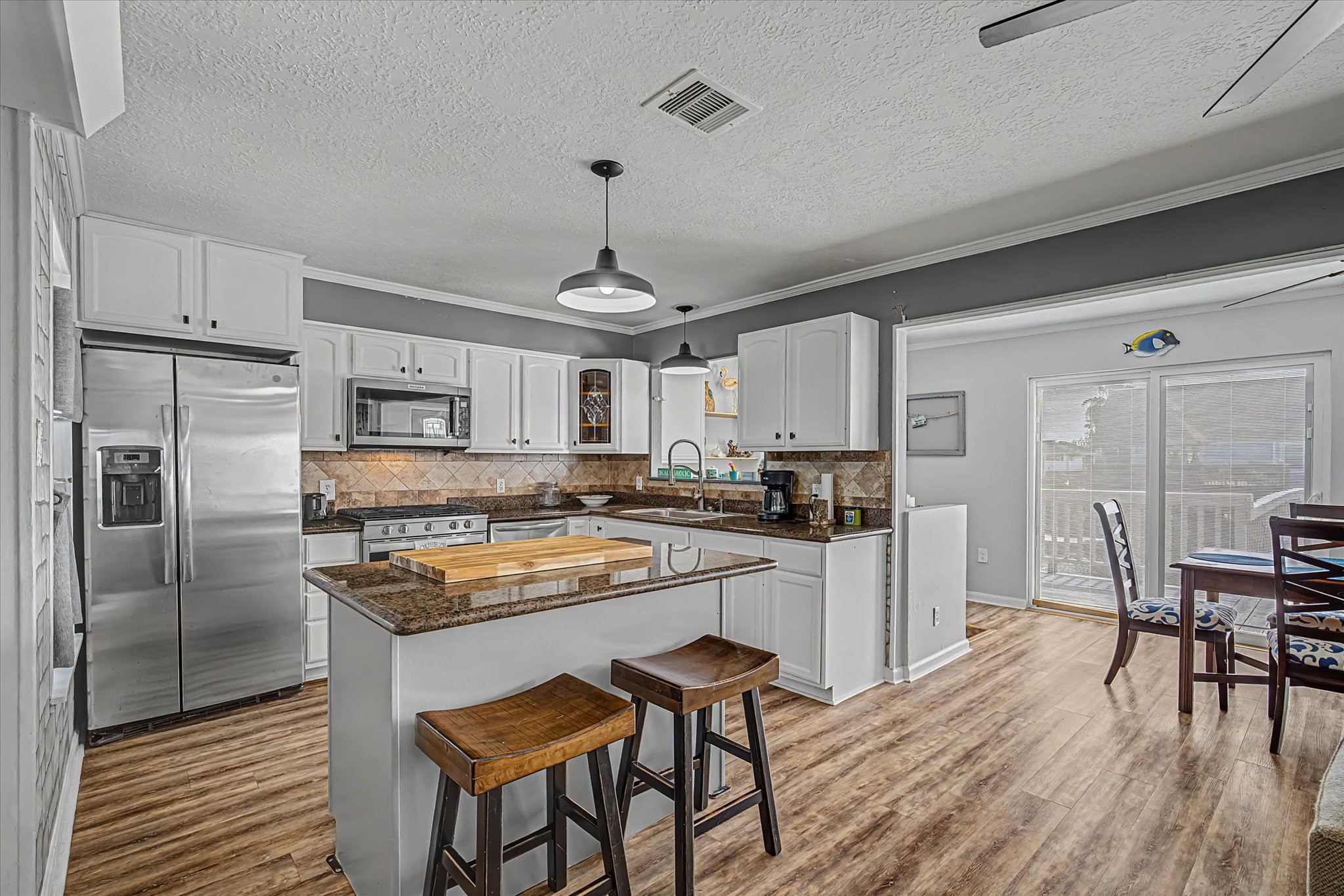 400 Ling, Bayou Vista, TX 77563