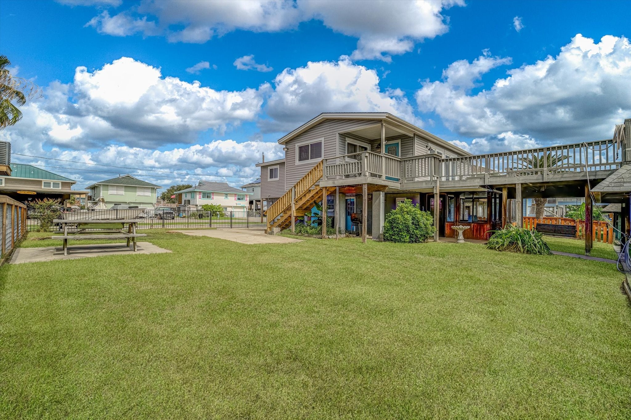400 Ling, Bayou Vista, TX 77563