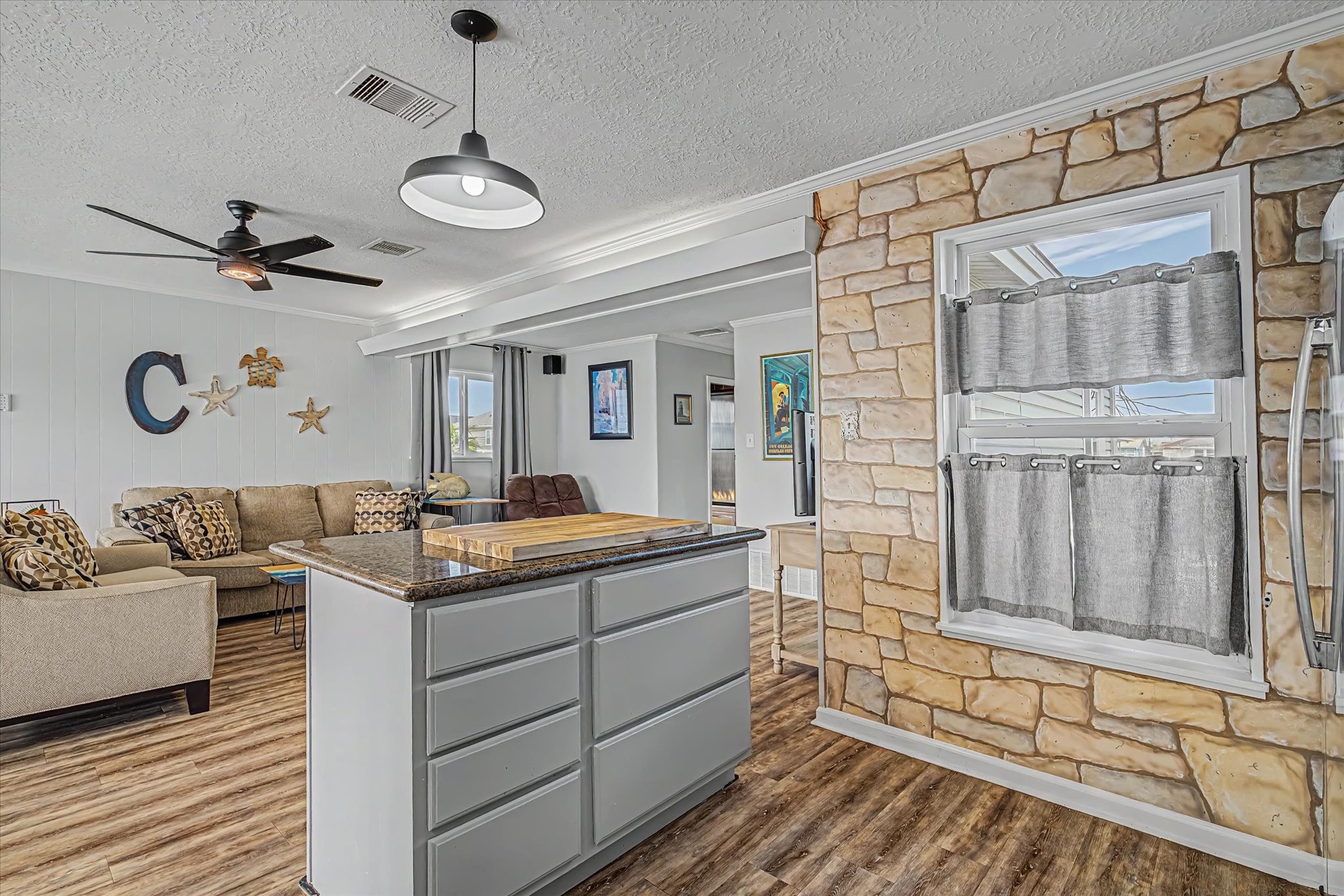 400 Ling, Bayou Vista, TX 77563