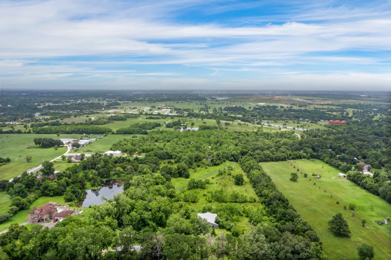 10935 Highway 6, Hitchcock, TX 77510