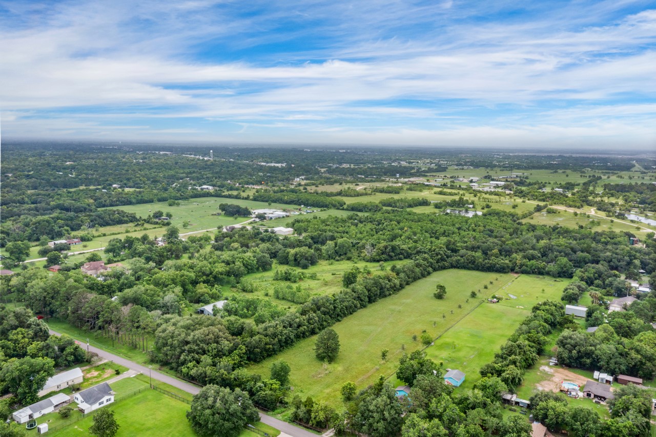 10935 Highway 6, Hitchcock, TX 77510