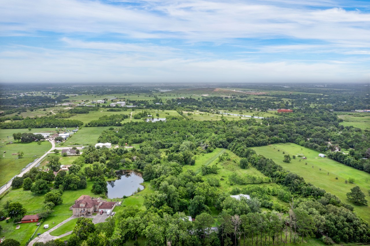 10935 Highway 6, Hitchcock, TX 77510