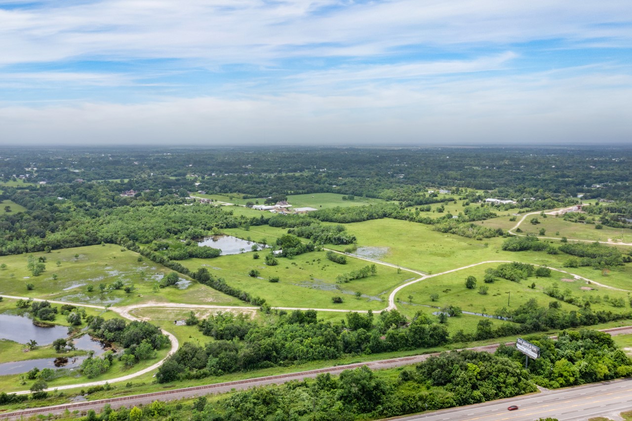 10935 Highway 6, Hitchcock, TX 77510