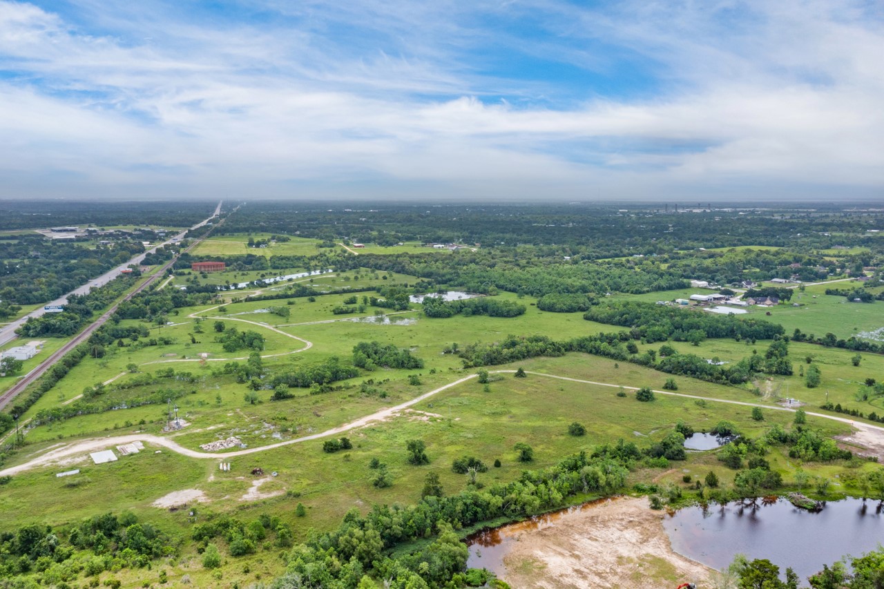 10935 Highway 6, Hitchcock, TX 77510