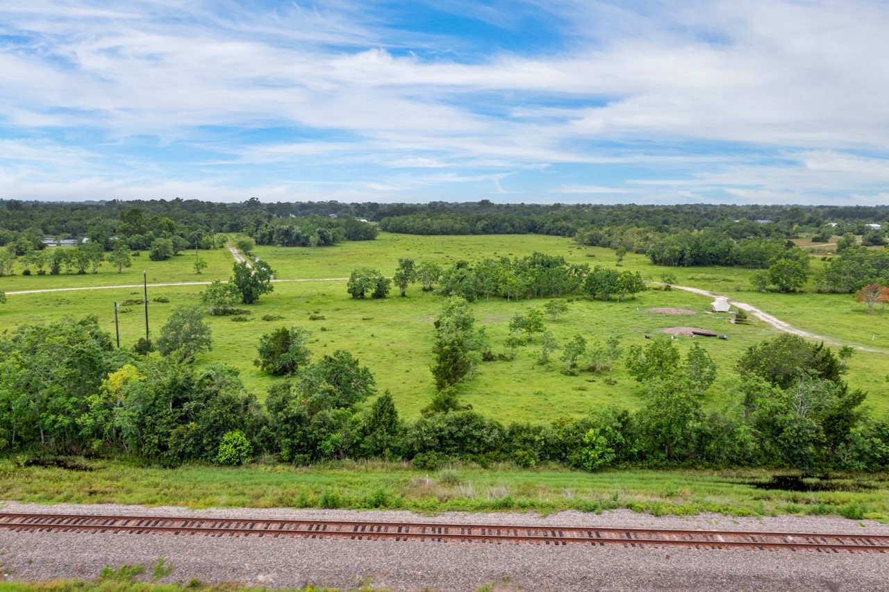 10935 Highway 6, Hitchcock, TX 77510