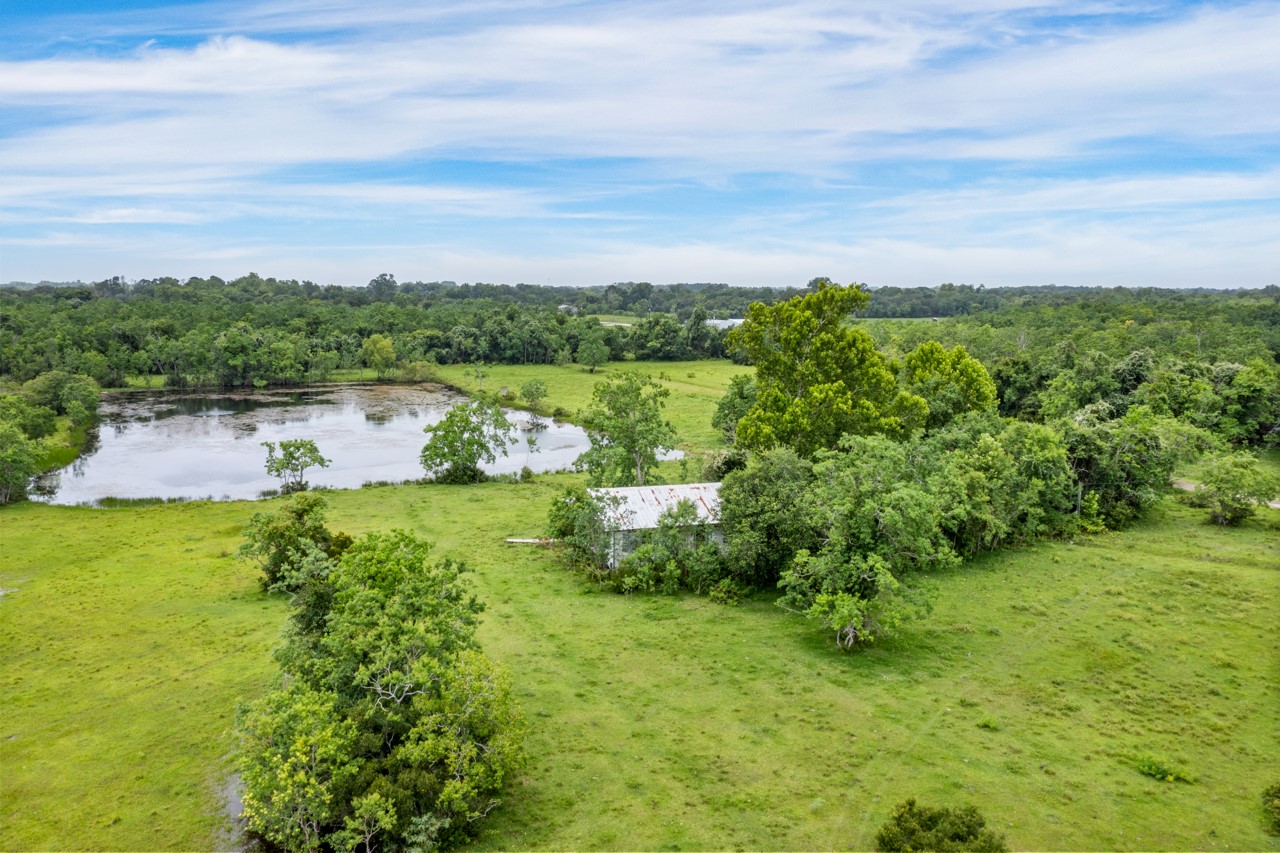10935 Highway 6, Hitchcock, TX 77510